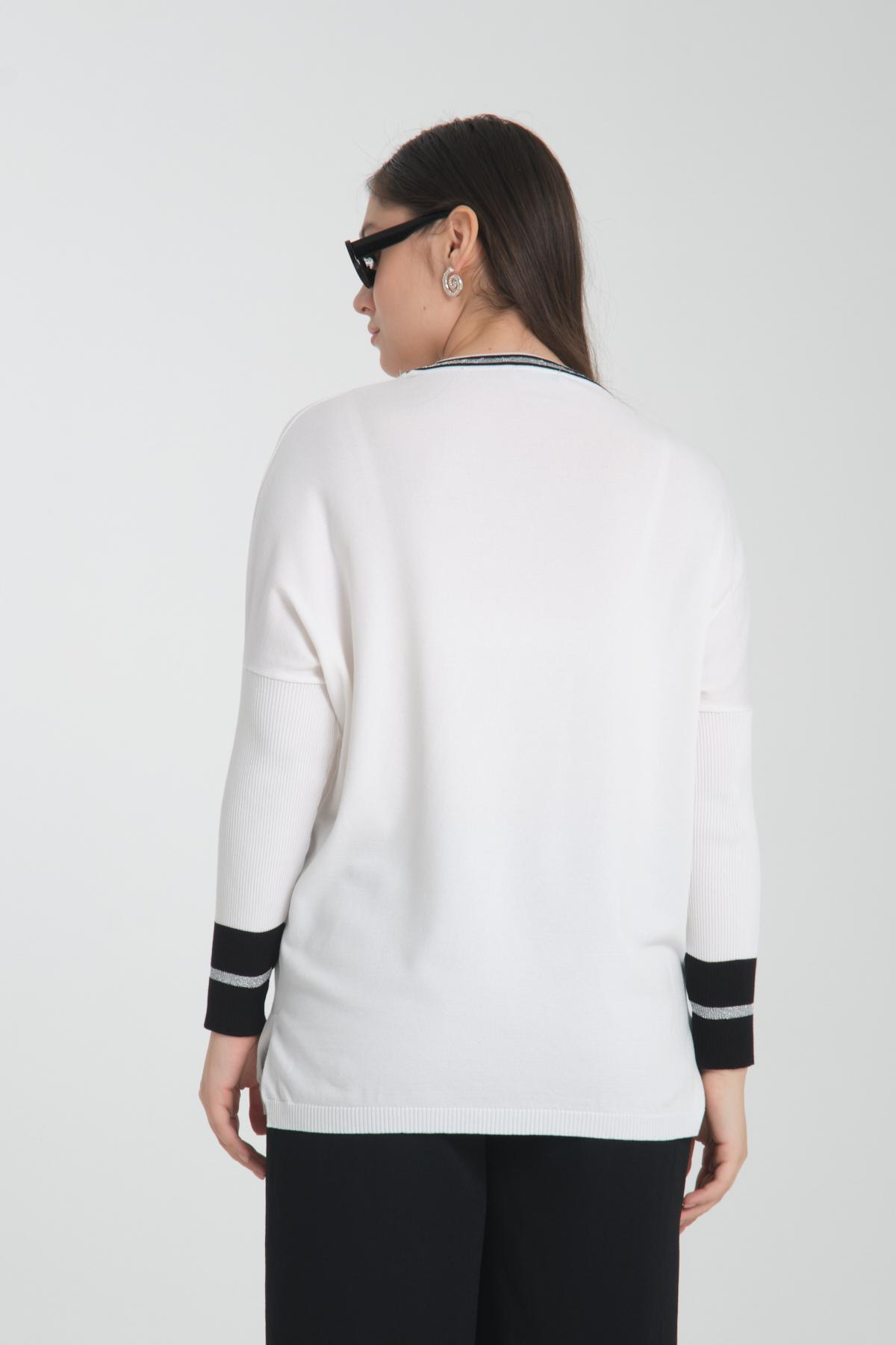 Wholesale Women White Glitter Garnished Crew Neck Knit Blouse with Side Slits 722645
