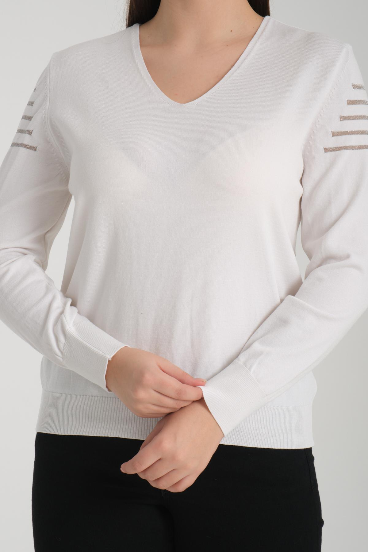 Wholesale Women White Glitter Garnished V Neck Knit Blouse 722618