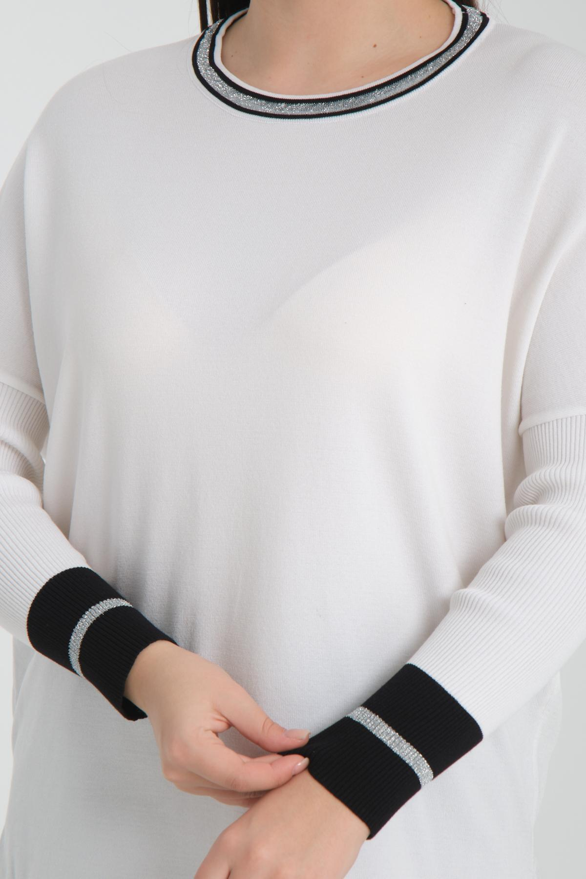 Wholesale Women White Glitter Garnished Crew Neck Knit Blouse with Side Slits 722645
