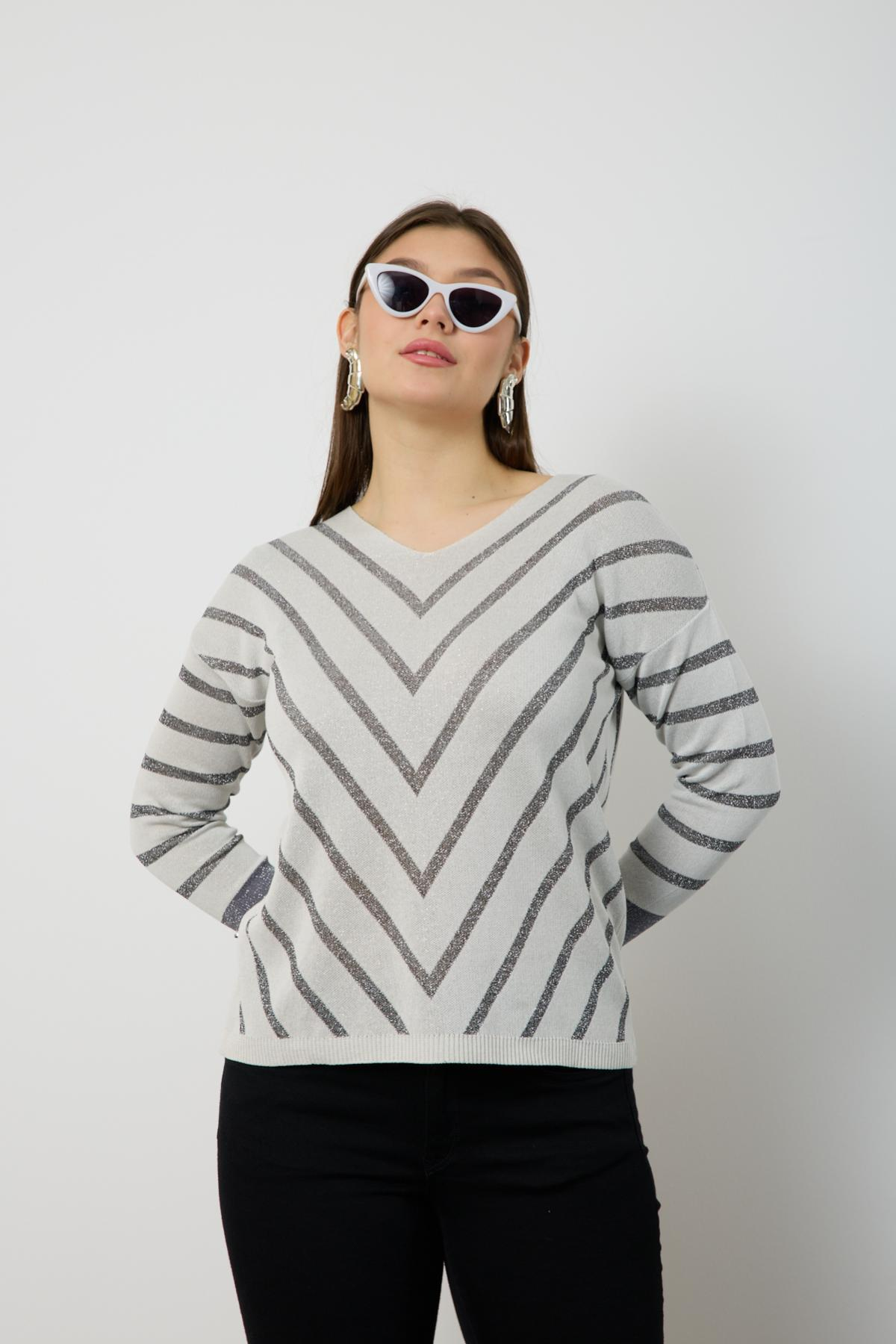 Wholesale Women White Glitter V Neck Knit Blouse with Buttons on Sleeves 724818