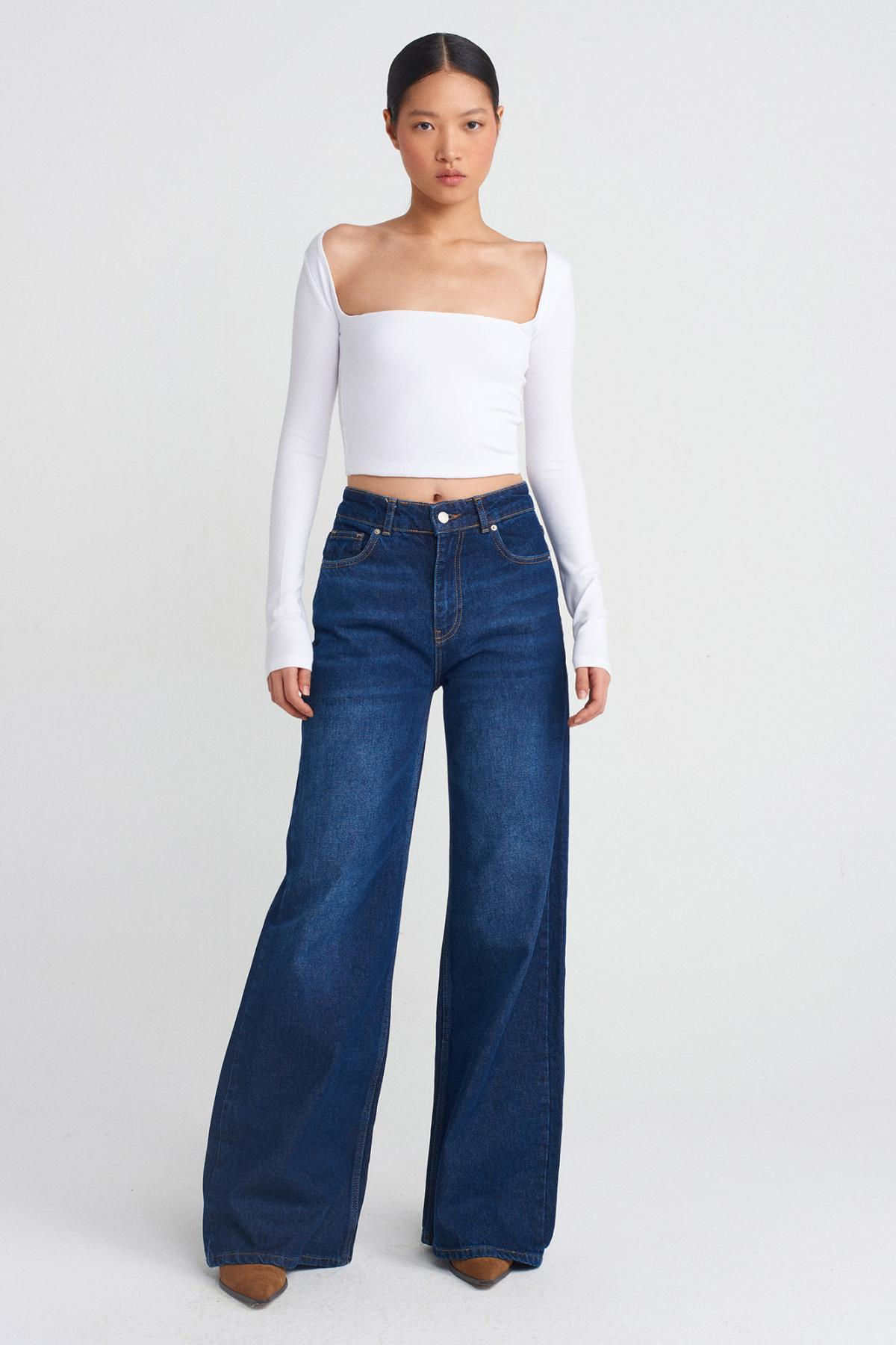 Wholesale Women White Long Sleeve Top 719725
