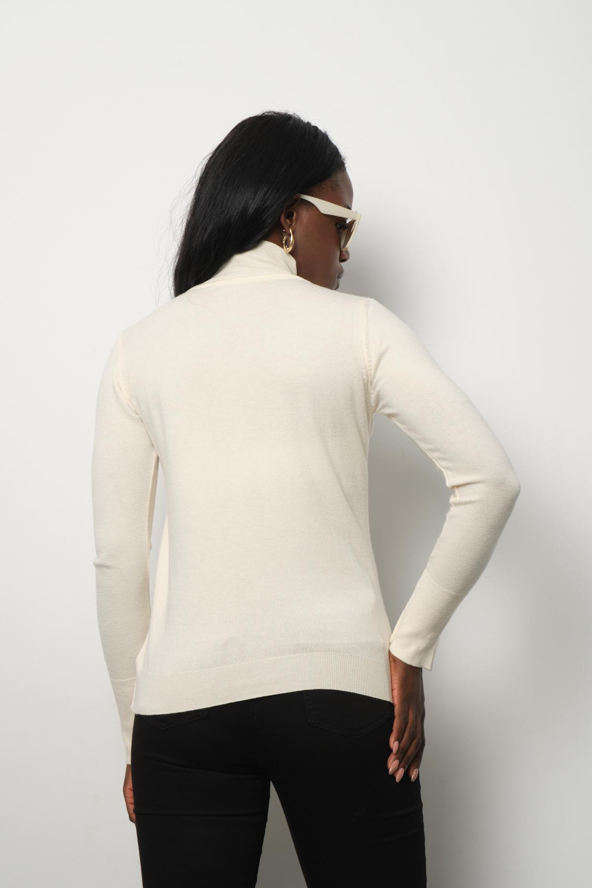 Wholesale Women White Mock-Neck Sweaters 711160