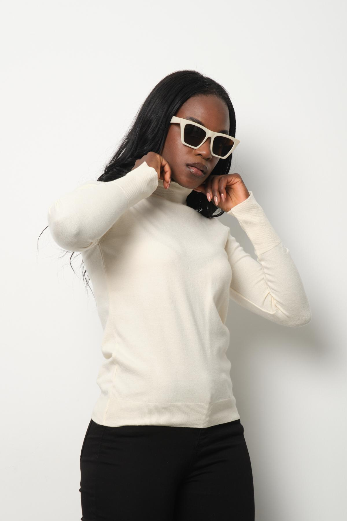 Wholesale Women White Mock-Neck Sweaters 711160