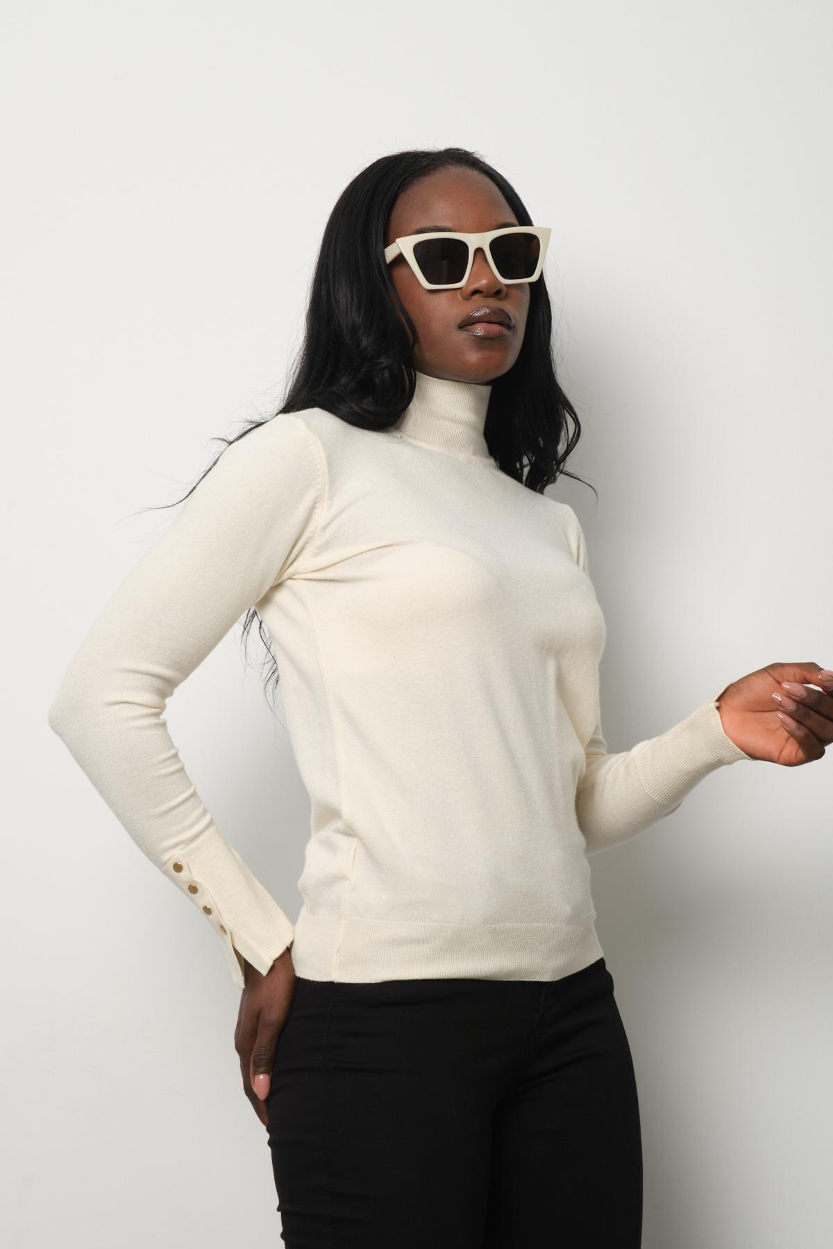 Wholesale Women White Mock-Neck Sweaters 711160