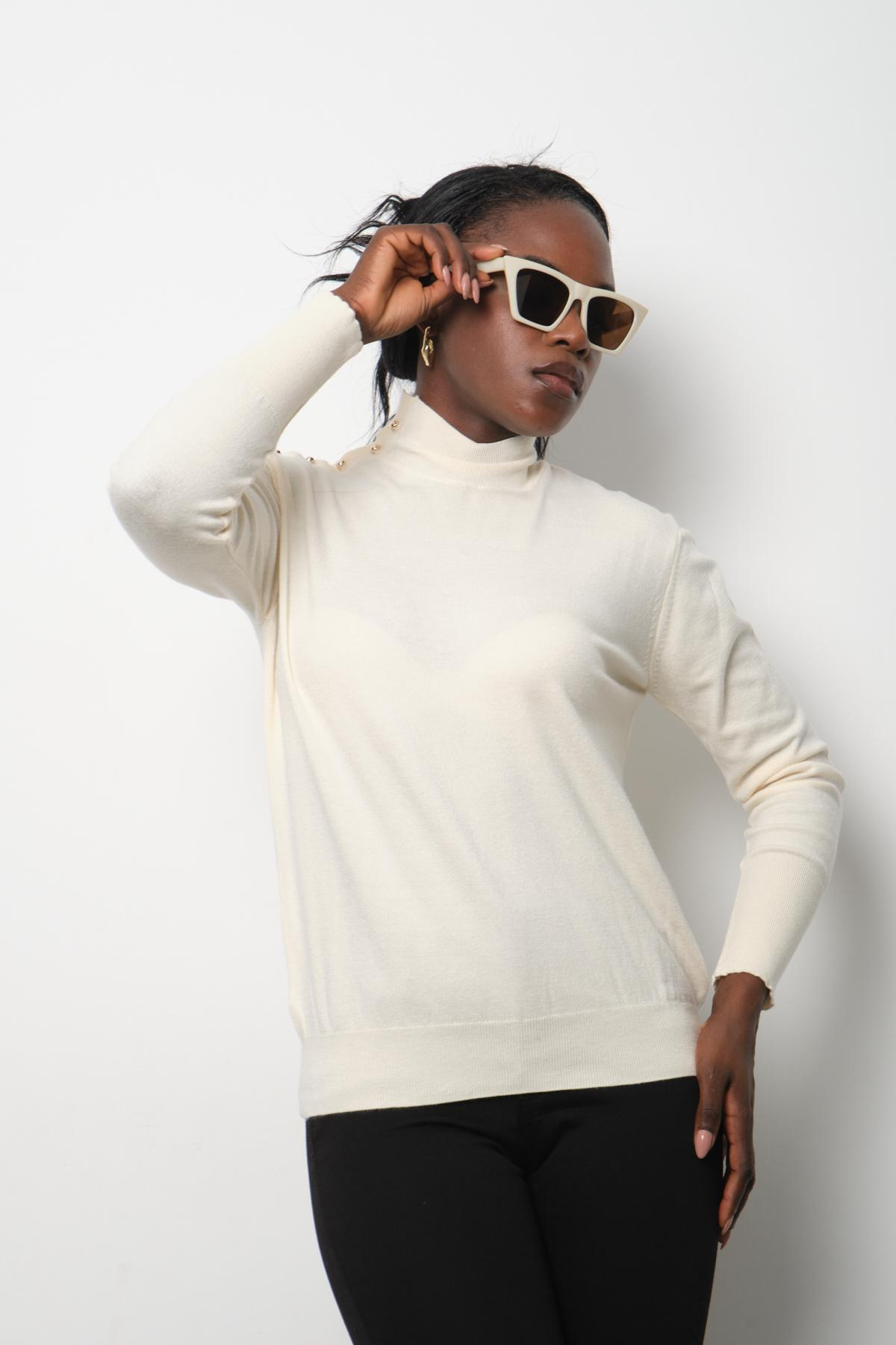 Wholesale Women White Mock-Neck Sweaters 711151