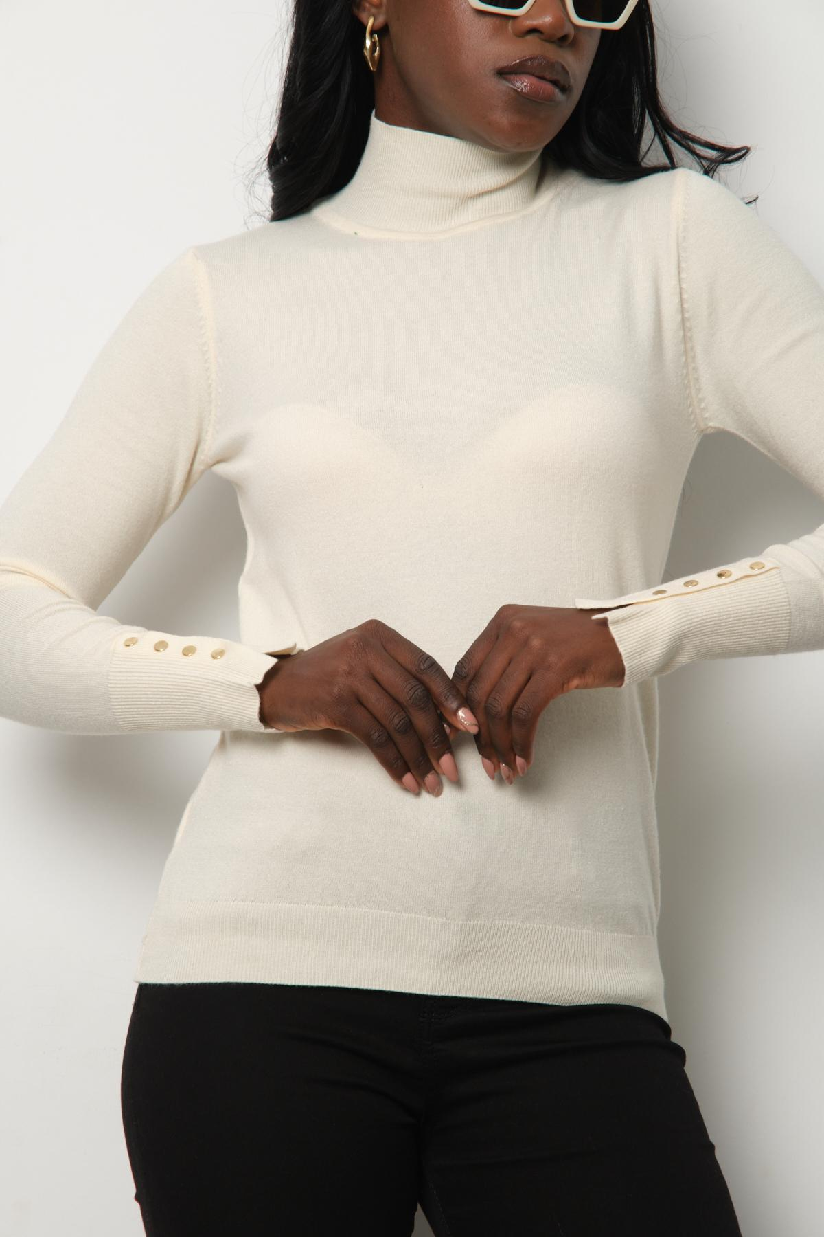 Wholesale Women White Mock-Neck Sweaters 711160