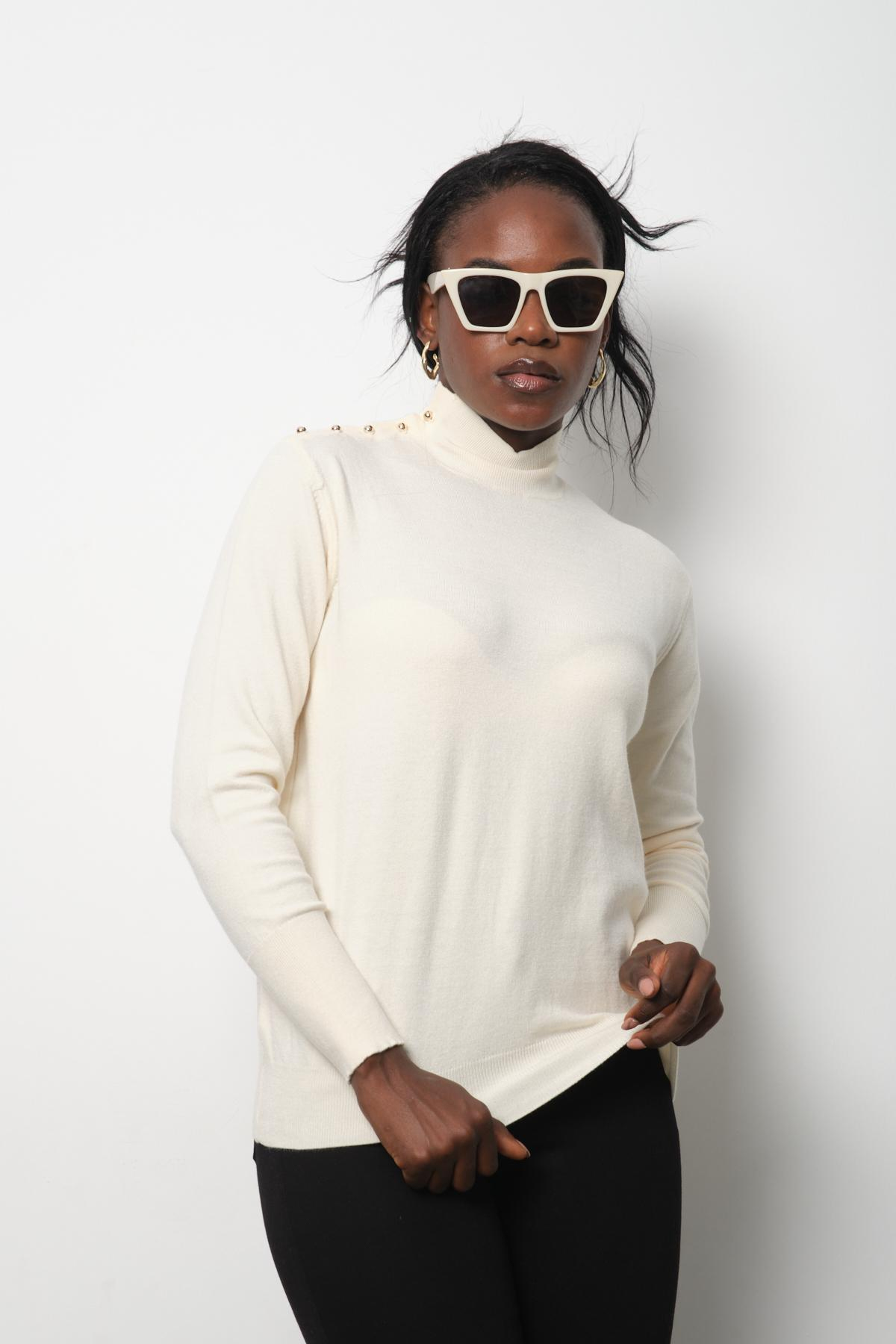 Wholesale Women White Mock-Neck Sweaters 711151