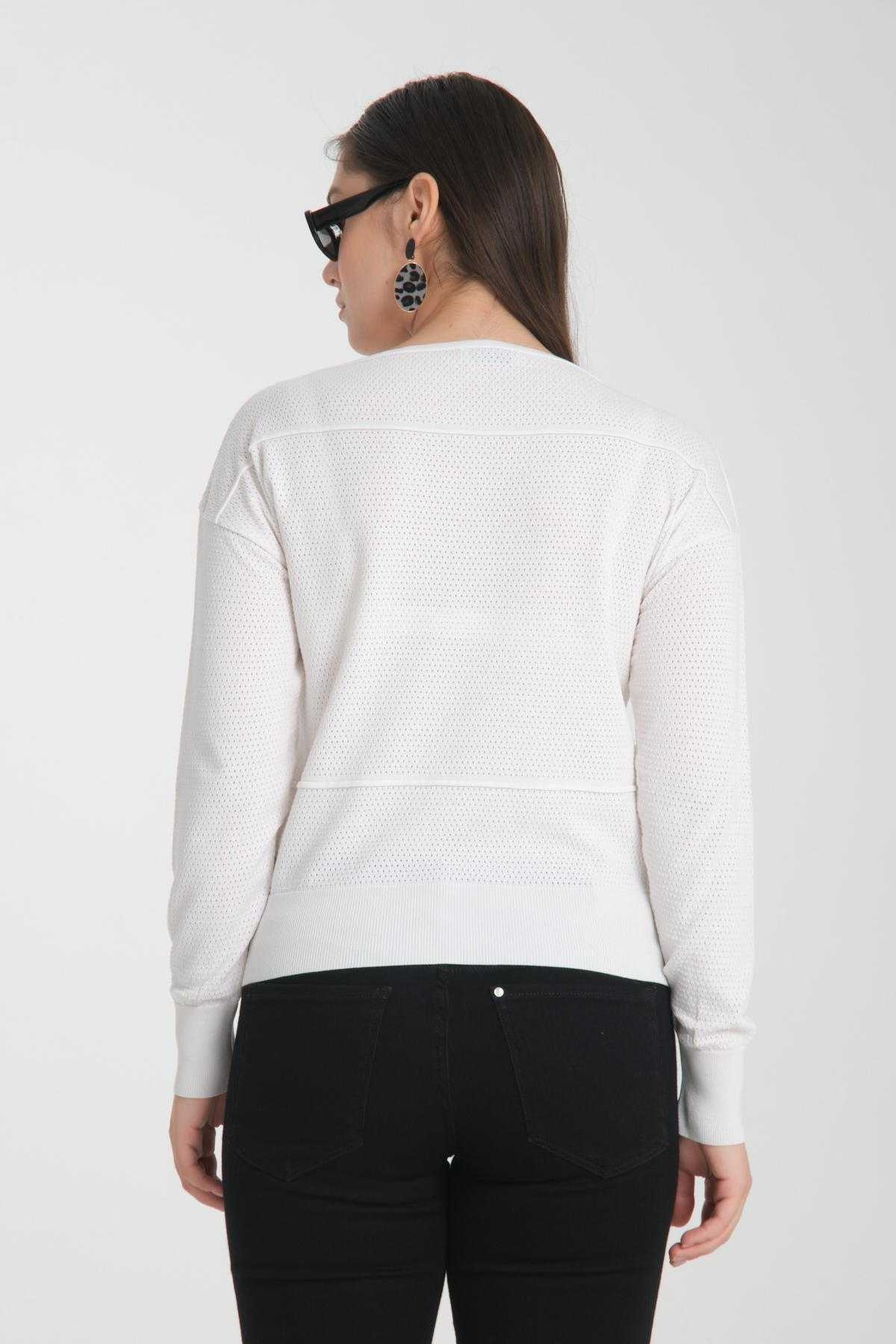Wholesale Women White Openwork Boat Neck Knit Blouse 722662