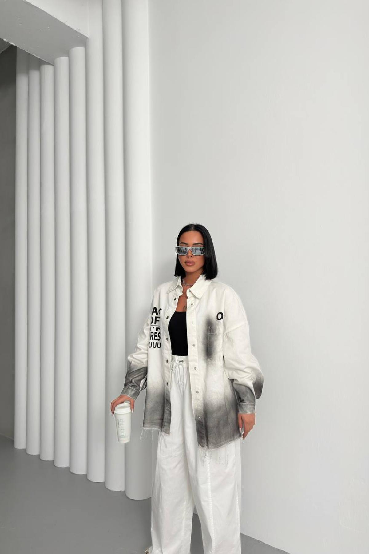 Wholesale Women White Printed Oversize Jacket 731147