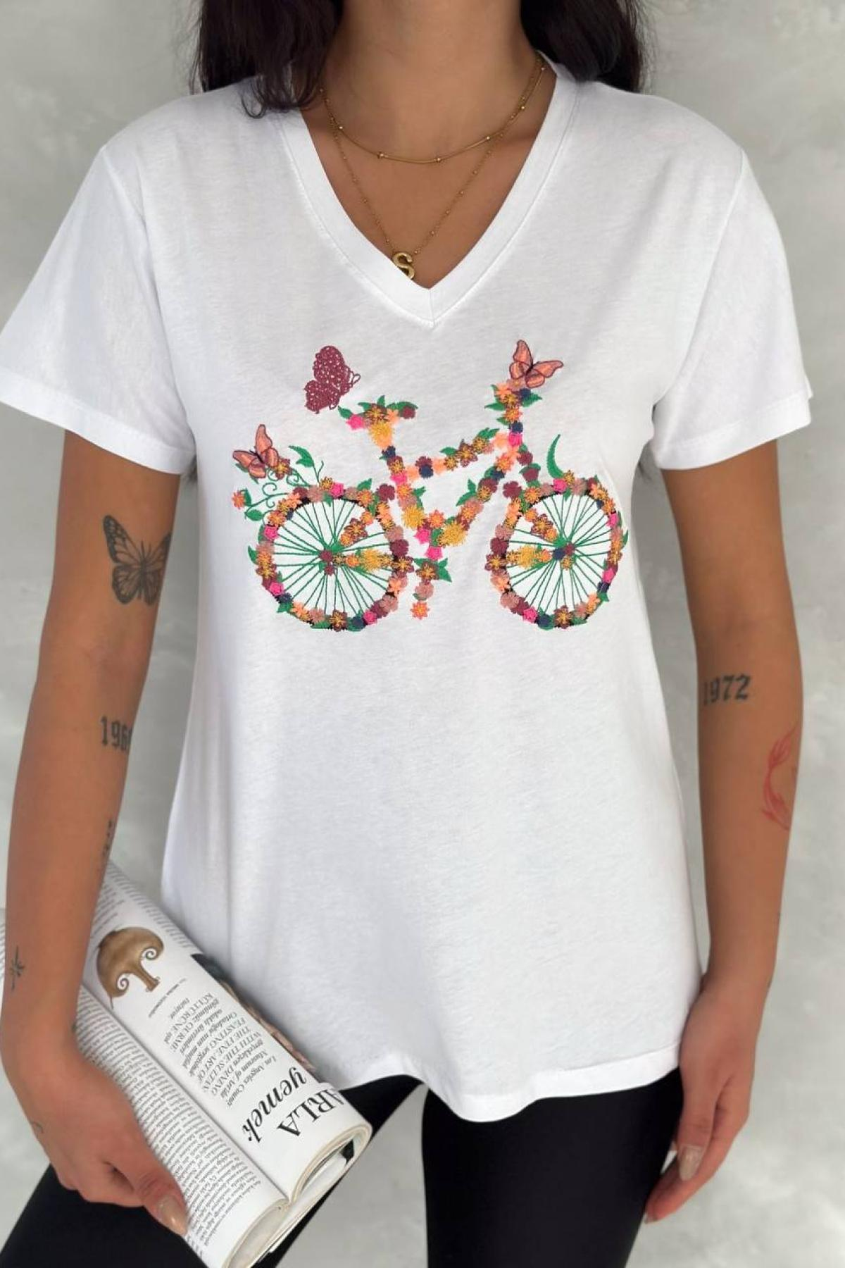 Wholesale Women White Printed V-Neck T-shirt 720119