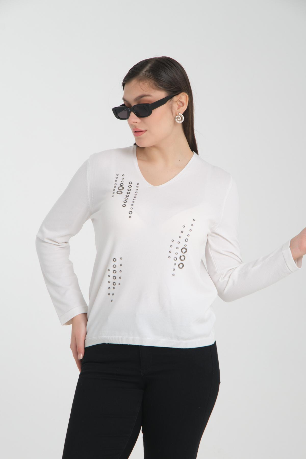 Wholesale Women White Studded V Neck Knit Blouse 722642