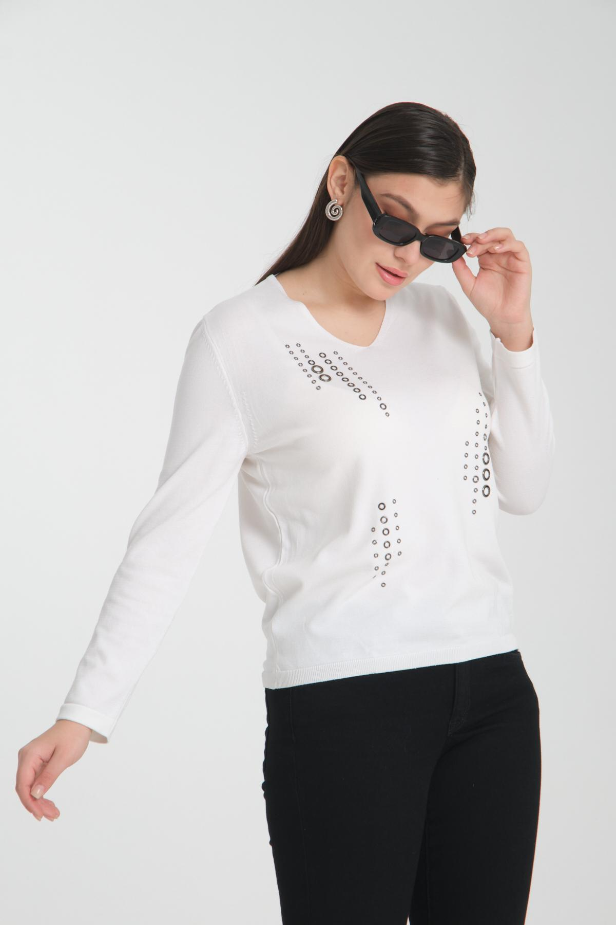 Wholesale Women White Studded V Neck Knit Blouse 722642