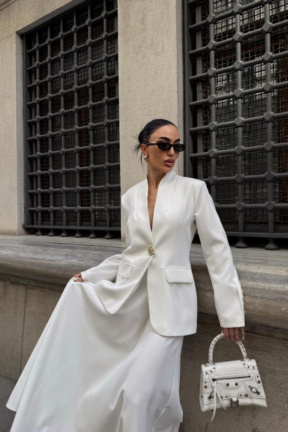 Wholesale Women White Two Piece Suit Blazer and Skirt Set 737328