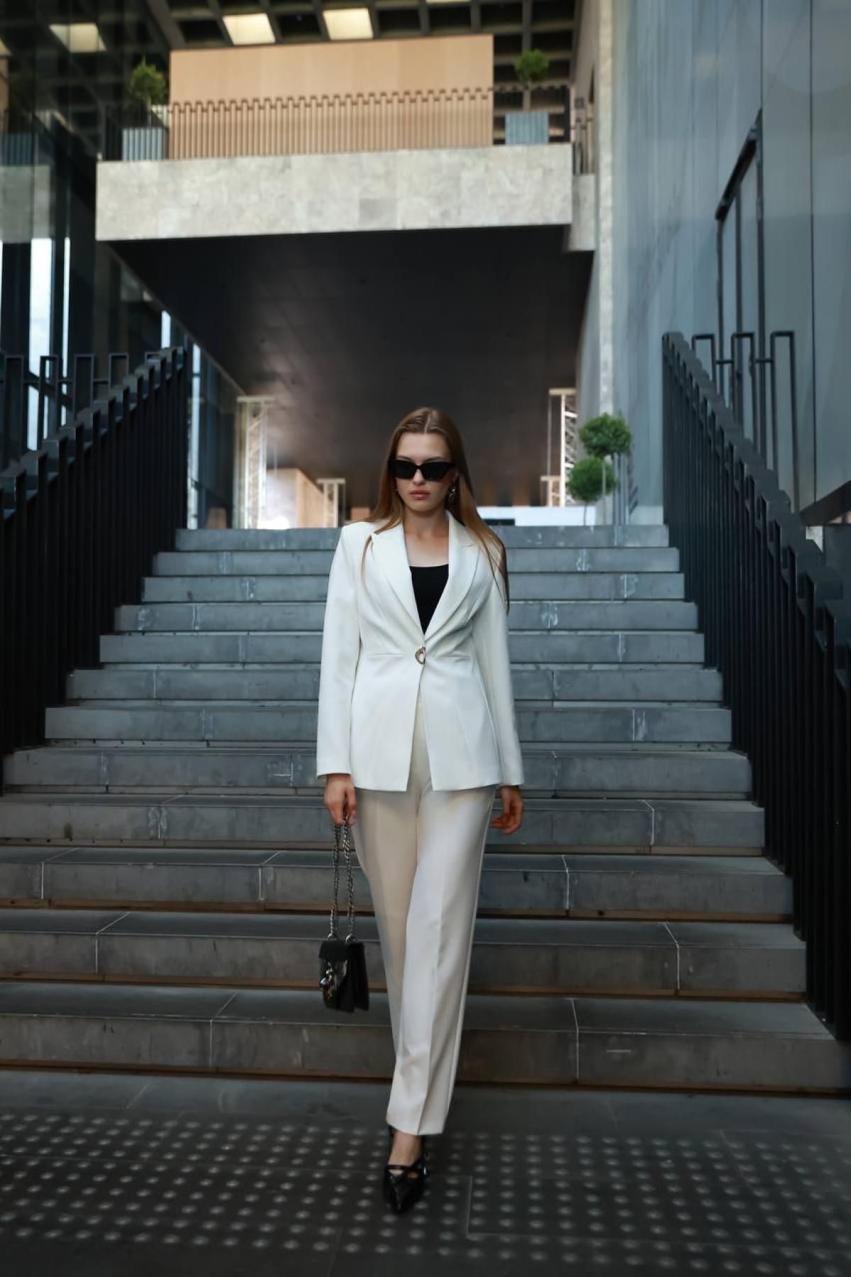 Wholesale Women White Two Piece Suit Blazer and Pants Set 718328