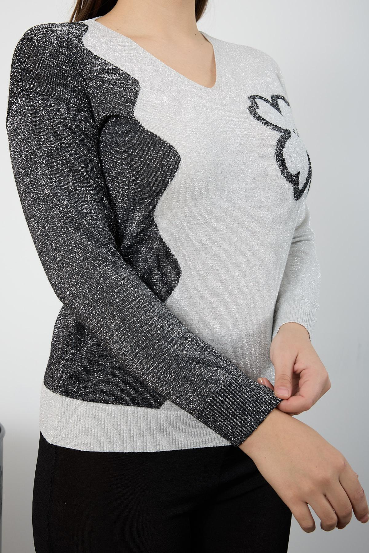 Wholesale Women White Two Tone Glittery V-Neck Knit Blouse 725235