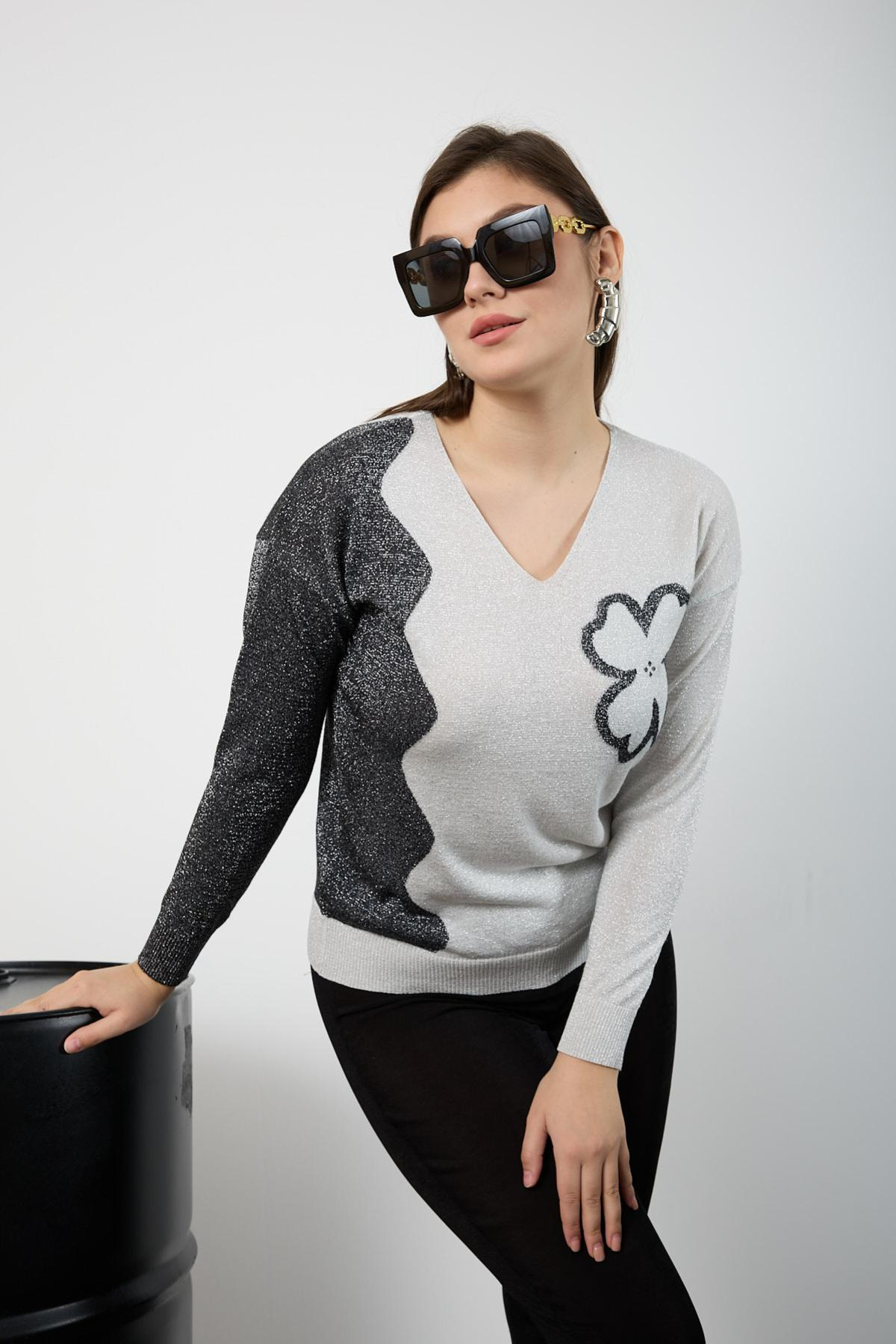 Wholesale Women White Two Tone Glittery V-Neck Knit Blouse 725235
