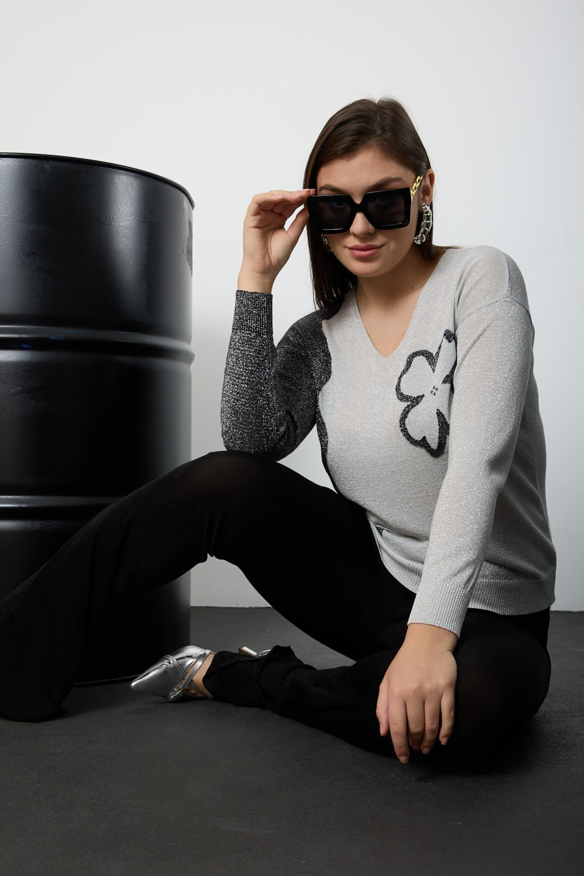 Wholesale Women White Two Tone Glittery V-Neck Knit Blouse 725235