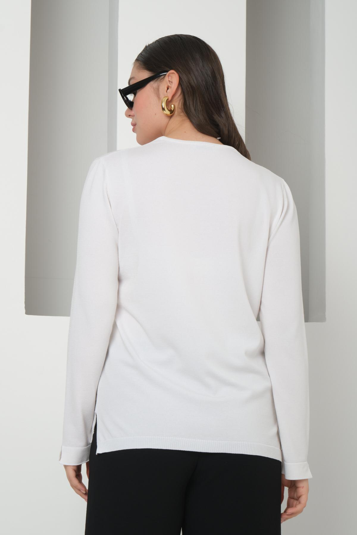Wholesale Women White V-Neck Cut-Out Knit Blouse with Side Slits 724802