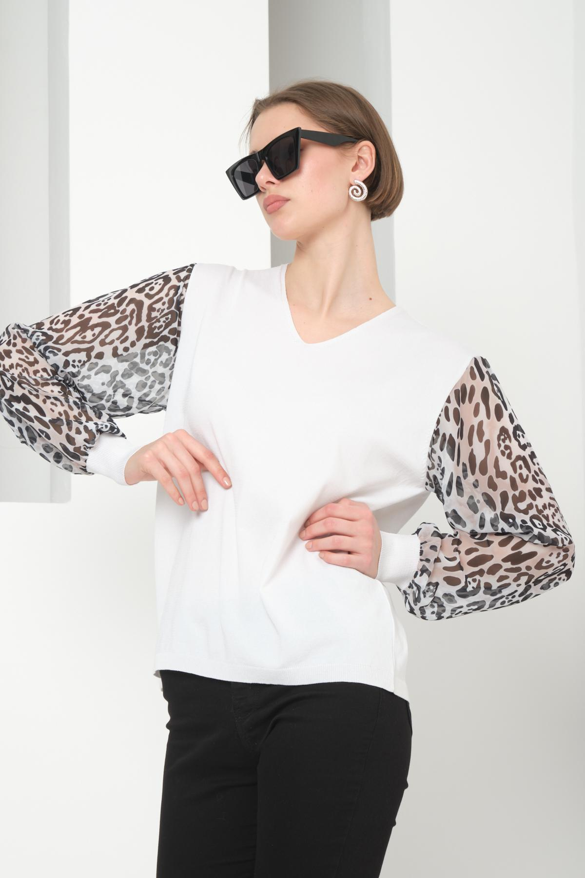 Wholesale Women White V Neck Knit Blouse with Chiffon Sleeves 724776