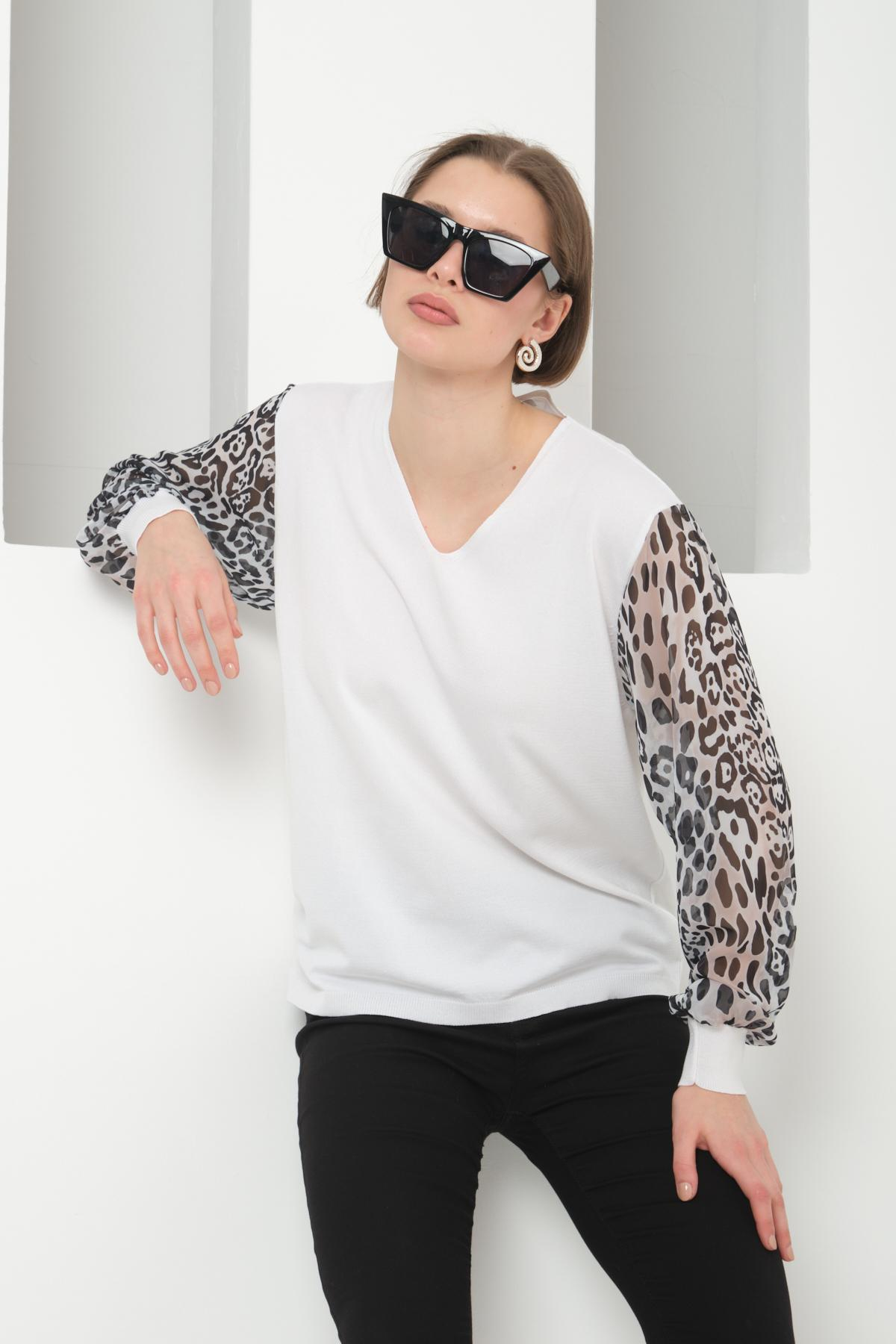 Wholesale Women White V Neck Knit Blouse with Chiffon Sleeves 724776