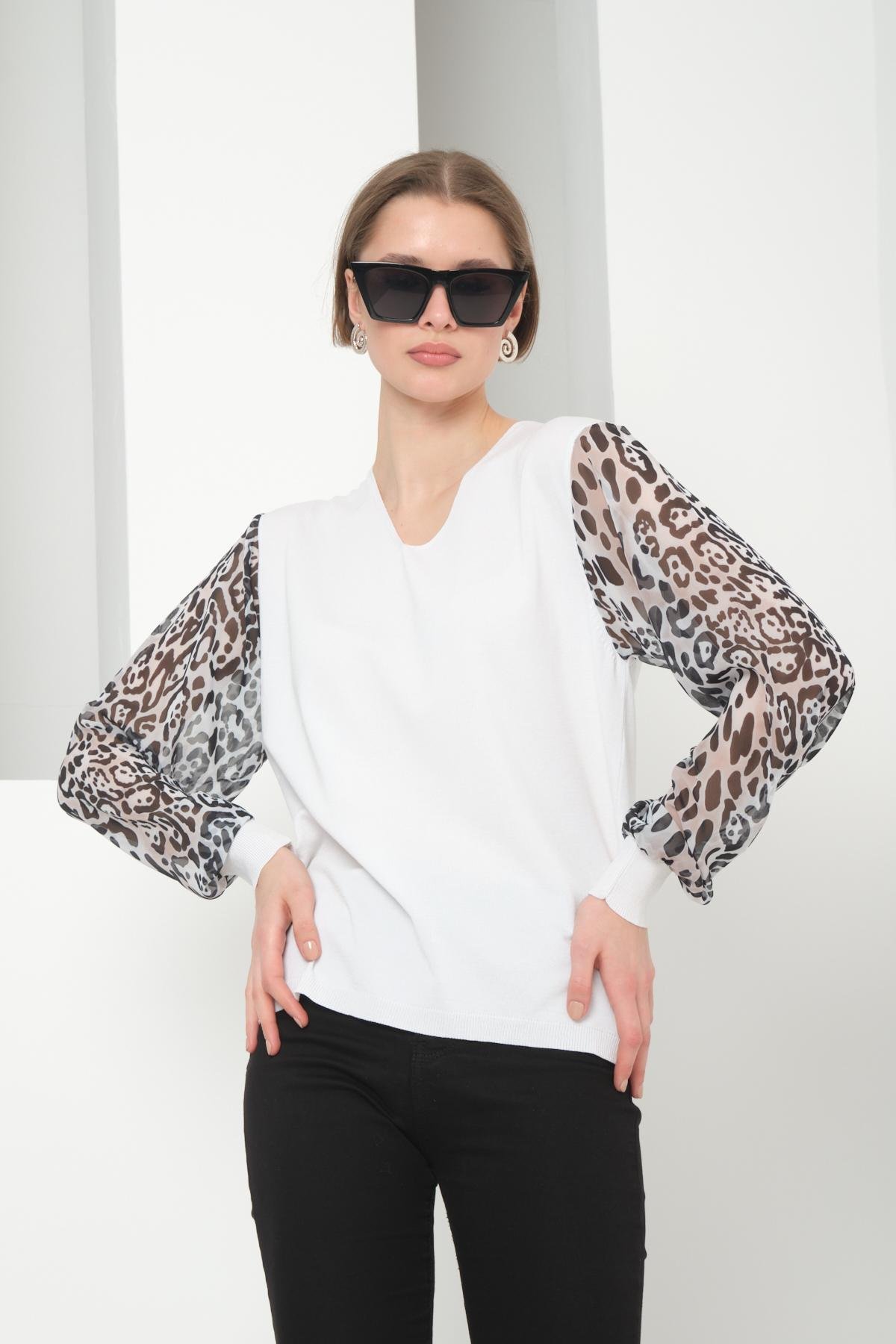 Wholesale Women White V Neck Knit Blouse with Chiffon Sleeves 724776