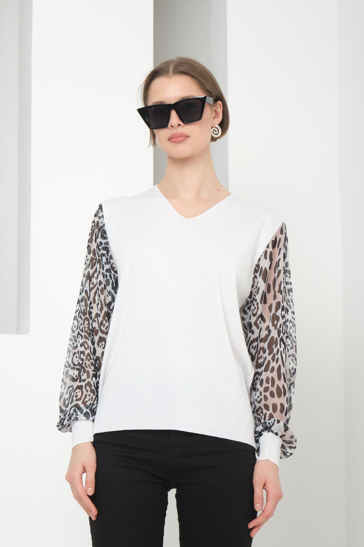 Wholesale Women White V Neck Knit Blouse with Chiffon Sleeves 724776