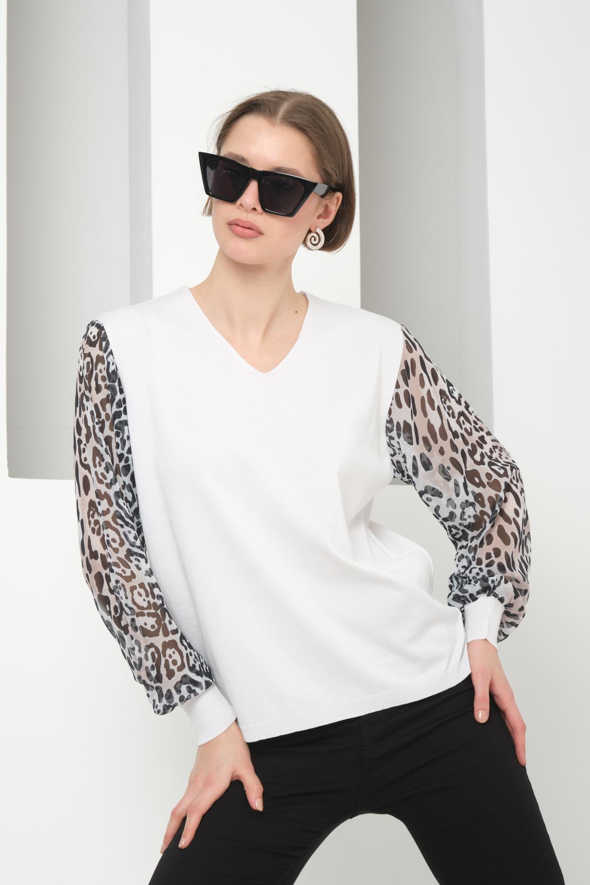 Wholesale Women White V Neck Knit Blouse with Chiffon Sleeves 724776