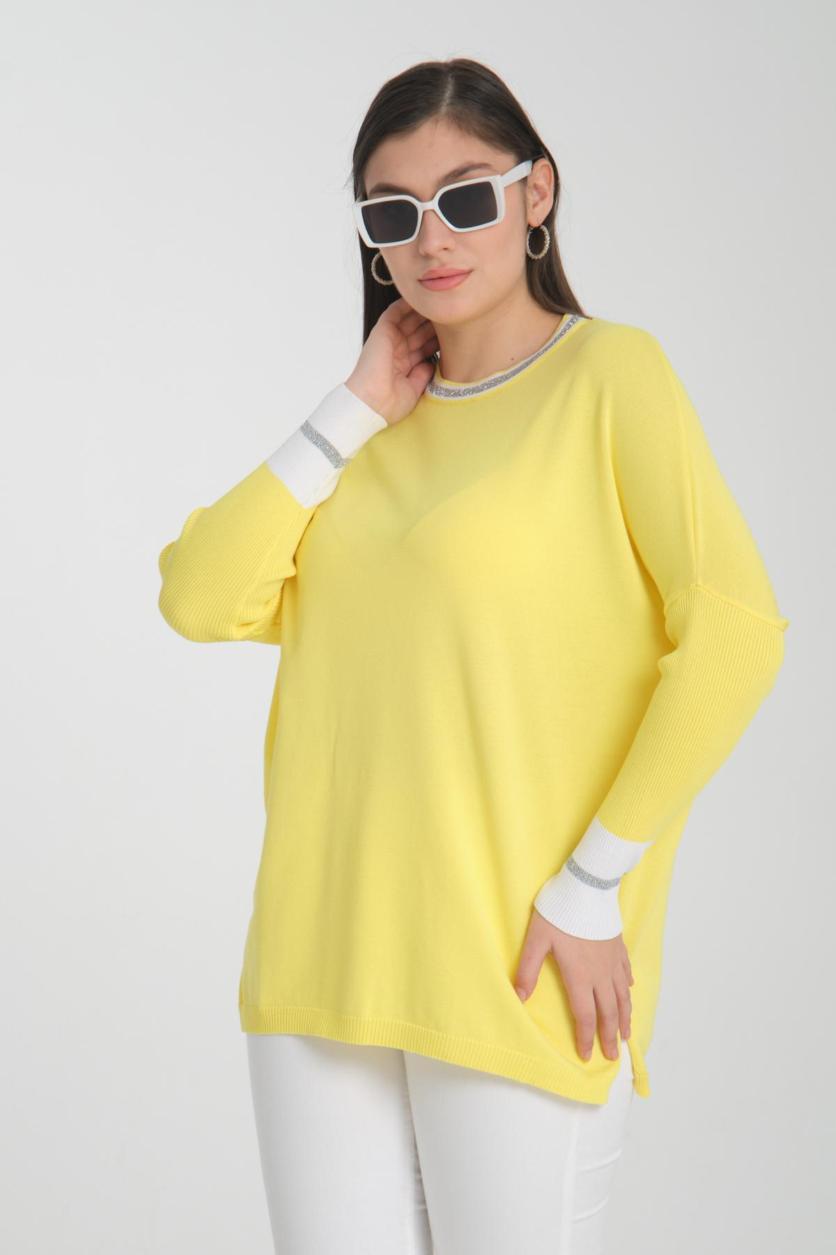 Wholesale Women Yellow Glitter Garnished Crew Neck Knit Blouse with Side Slits 722647