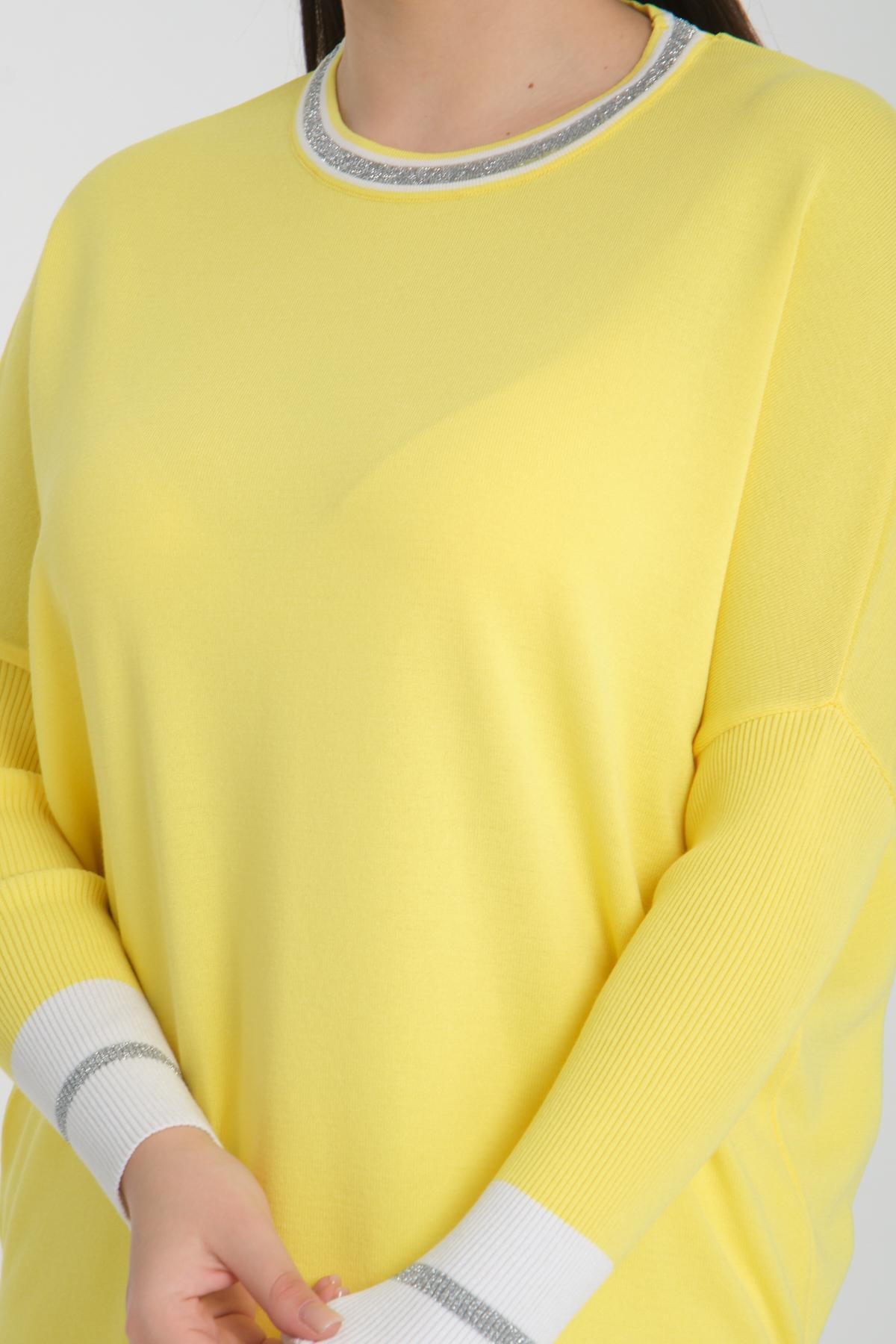 Wholesale Women Yellow Glitter Garnished Crew Neck Knit Blouse with Side Slits 722647