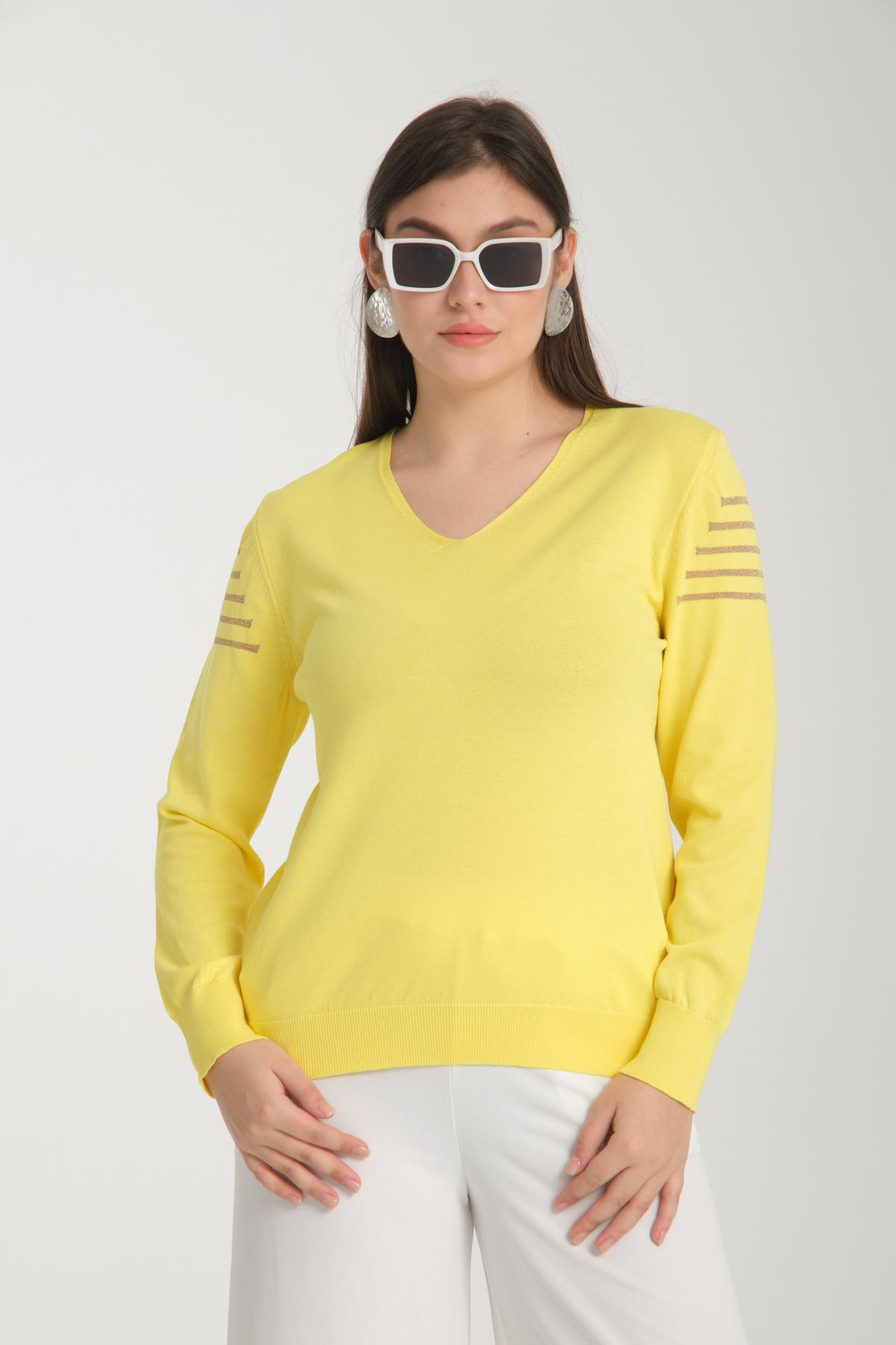 Wholesale Women Yellow Glitter Garnished V Neck Knit Blouse 722622