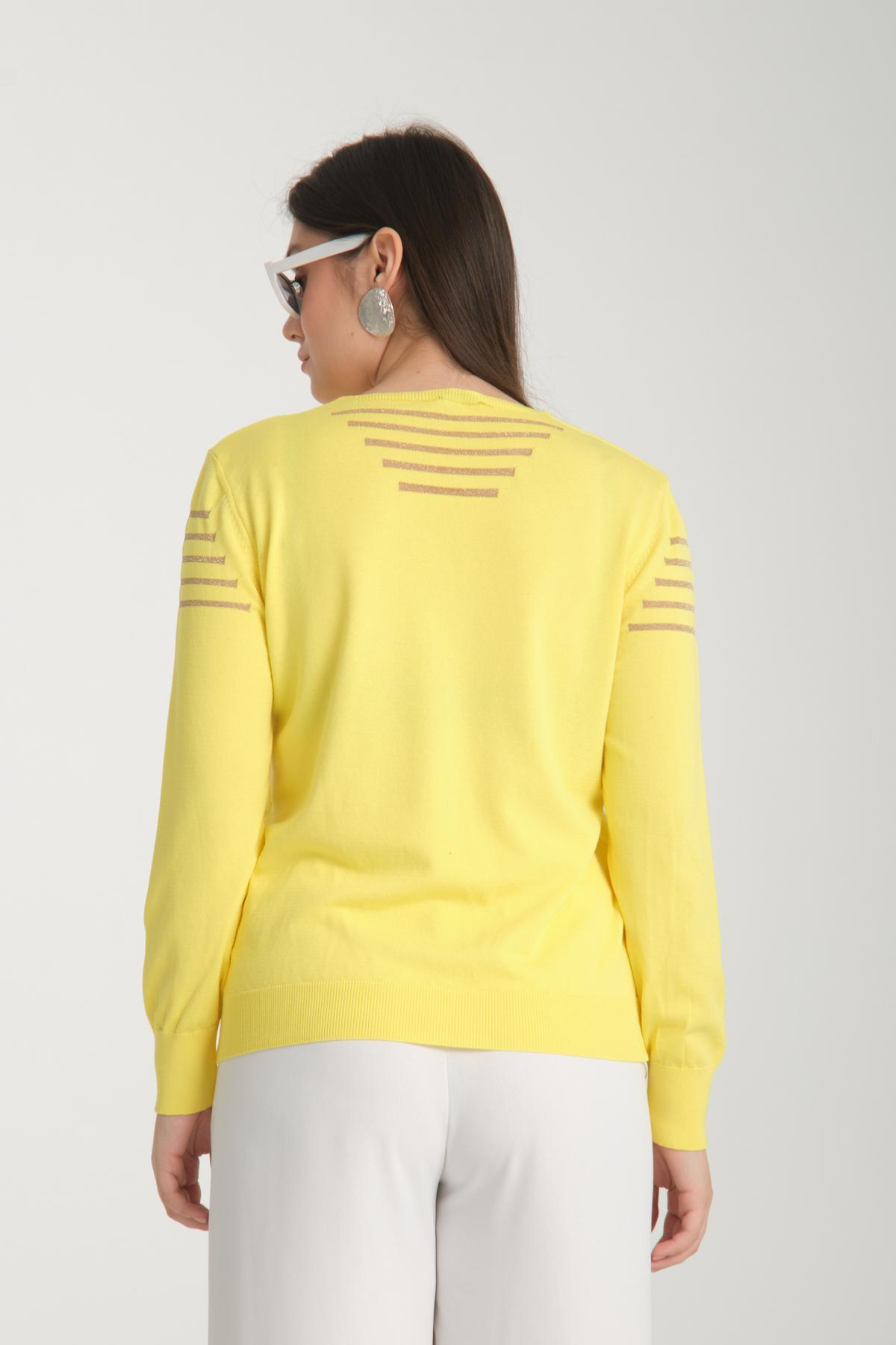 Wholesale Women Yellow Glitter Garnished V Neck Knit Blouse 722622