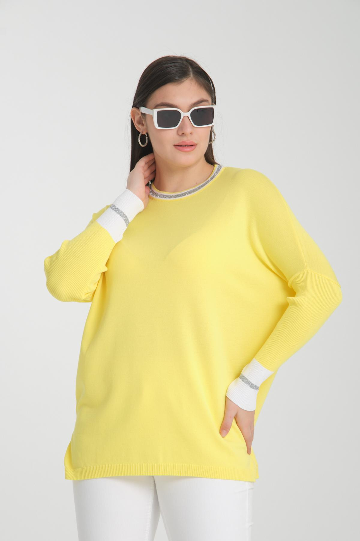 Wholesale Women Yellow Glitter Garnished Crew Neck Knit Blouse with Side Slits 722647