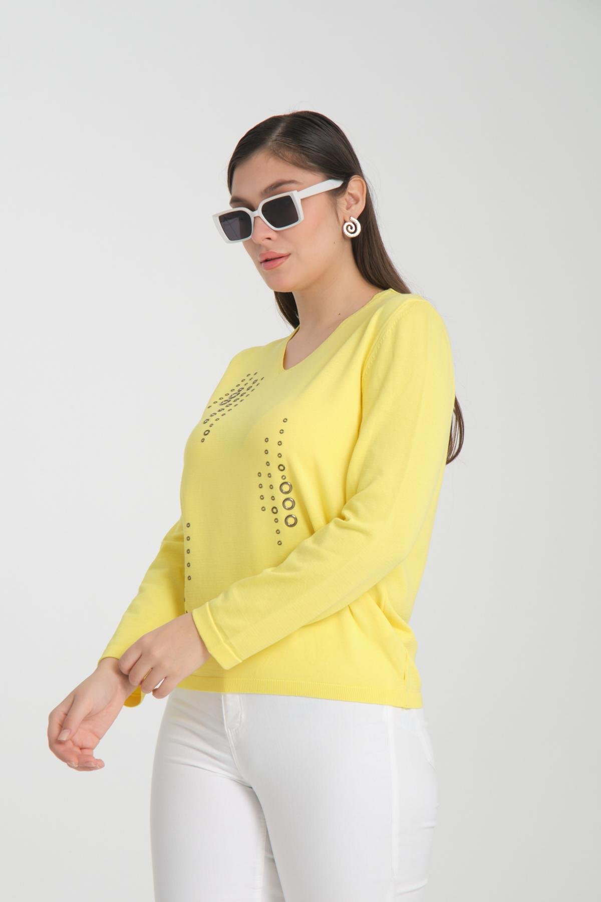 Wholesale Women Yellow Studded V Neck Knit Blouse 722639