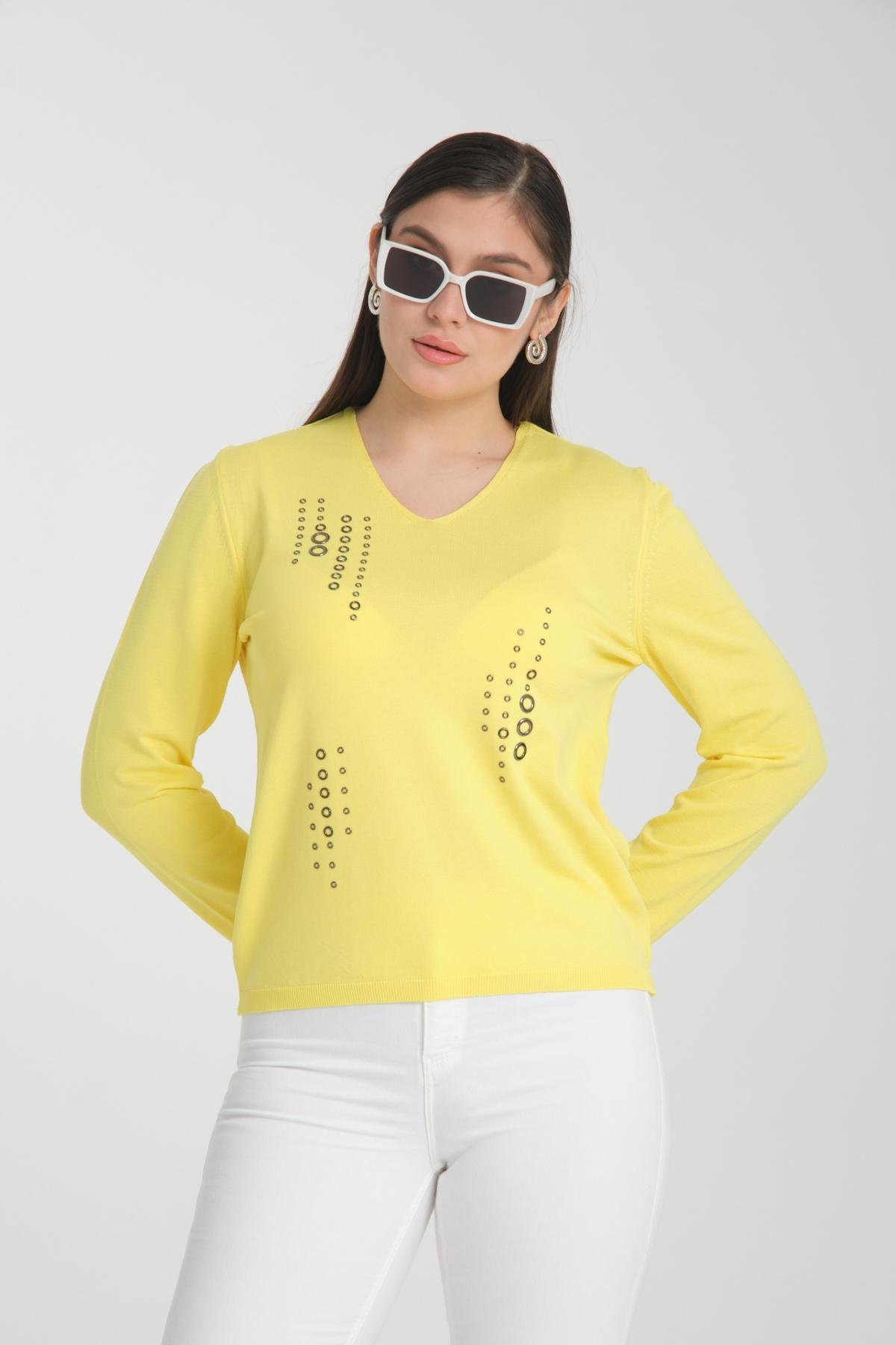 Wholesale Women Yellow Studded V Neck Knit Blouse 722639