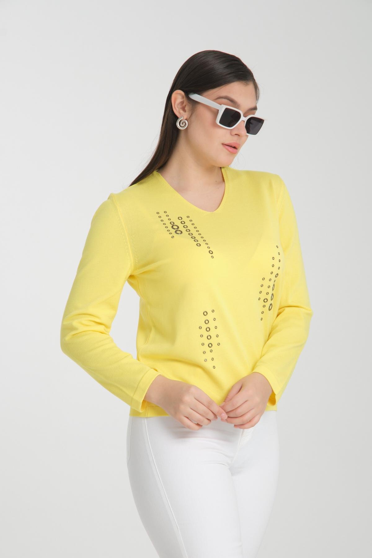 Wholesale Women Yellow Studded V Neck Knit Blouse 722639