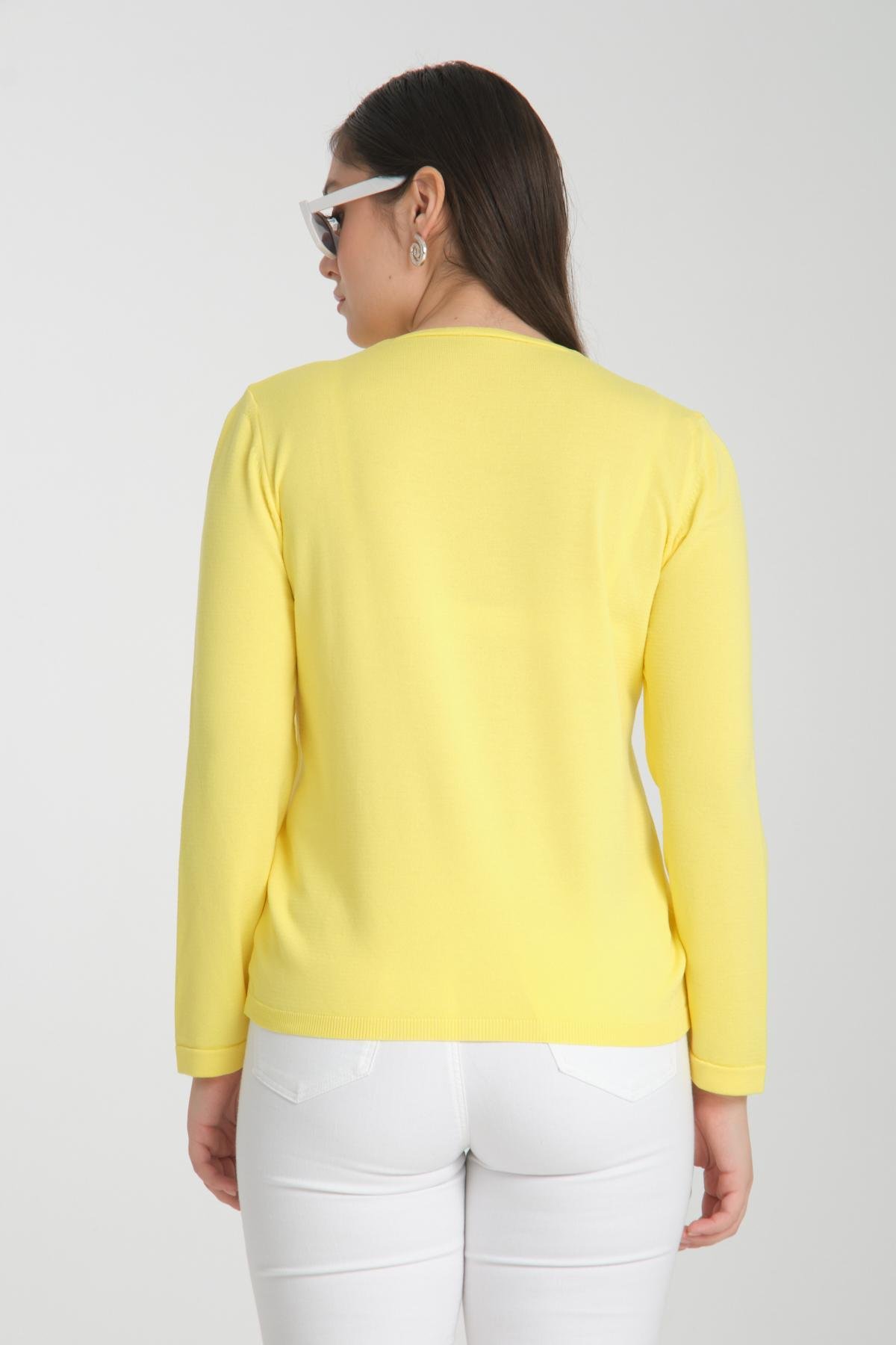 Wholesale Women Yellow Studded V Neck Knit Blouse 722639