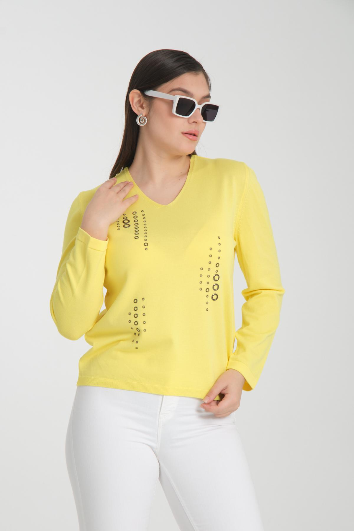 Wholesale Women Yellow Studded V Neck Knit Blouse 722639