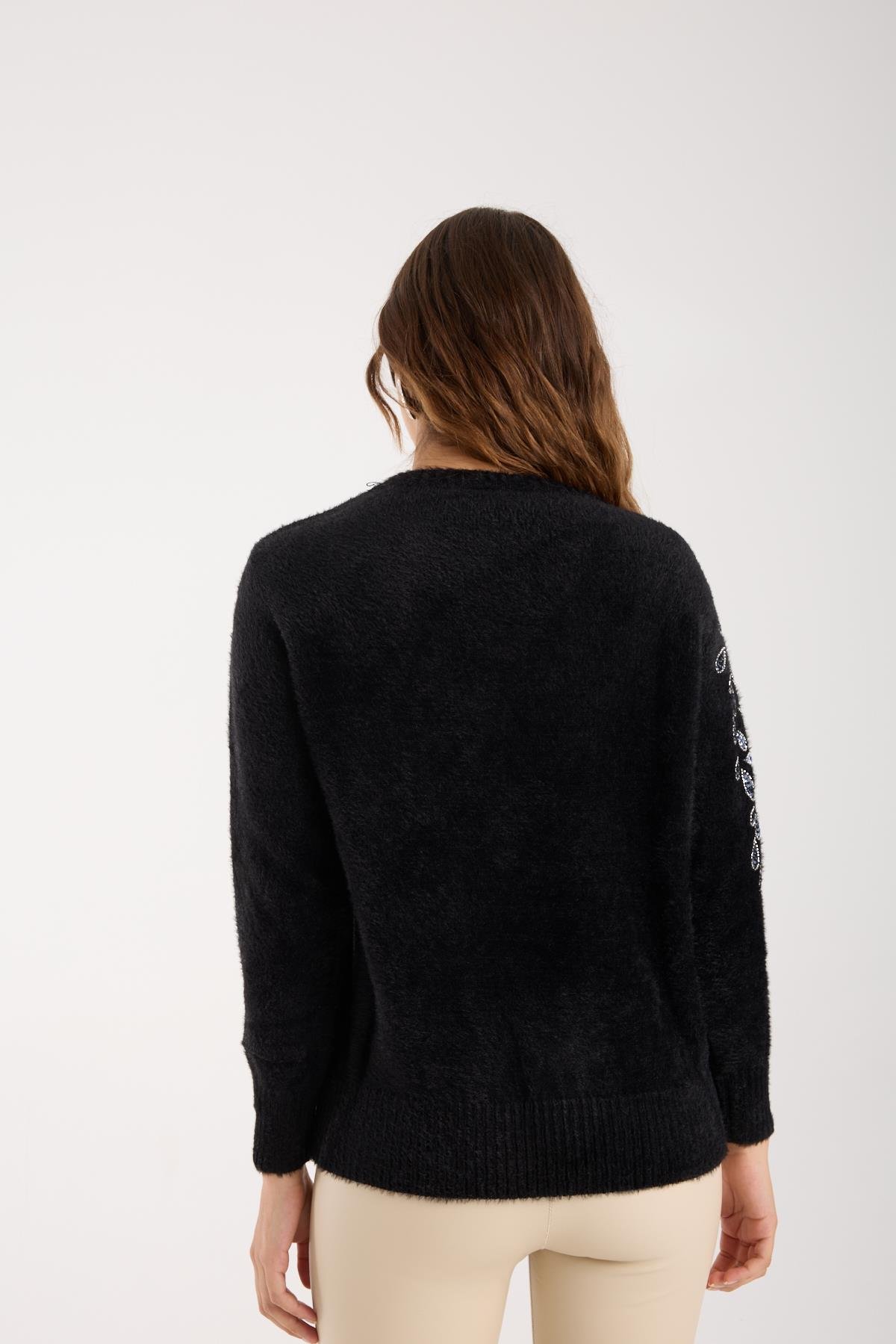 Wholesale Women's Black Crew-Neck Knit Sweater with Beaded Embroidery 0095W26-11609