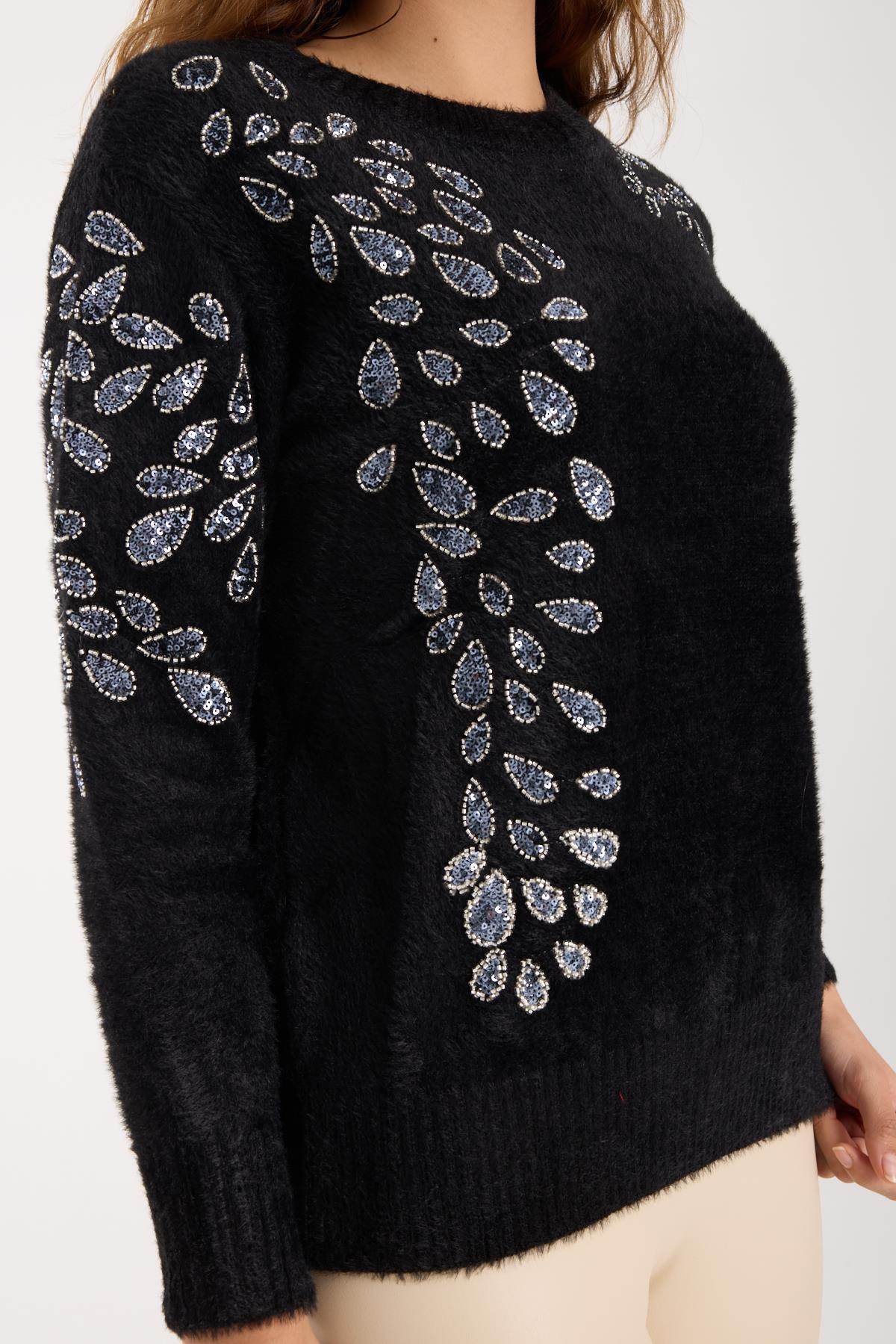 Wholesale Women's Black Crew-Neck Knit Sweater with Beaded Embroidery 0095W26-11609