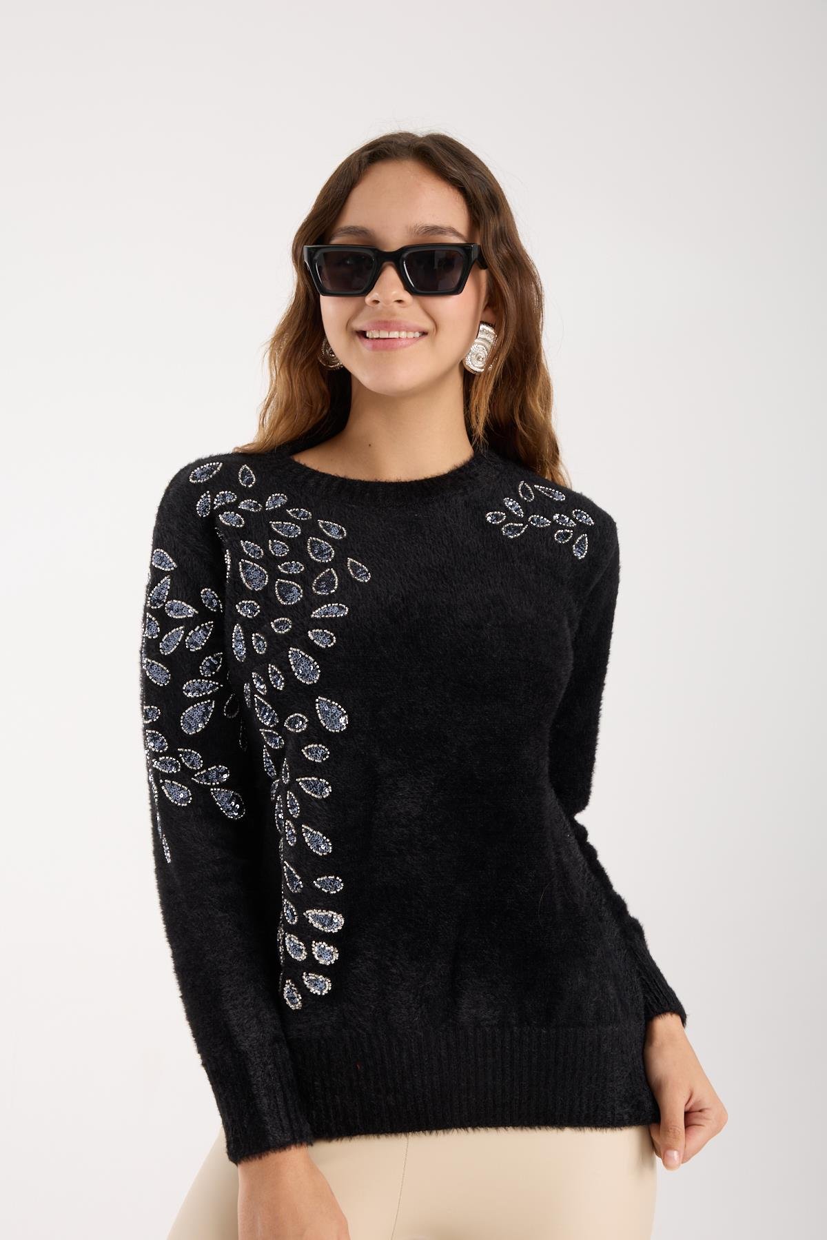 Wholesale Women's Black Crew-Neck Knit Sweater with Beaded Embroidery 0095W26-11609