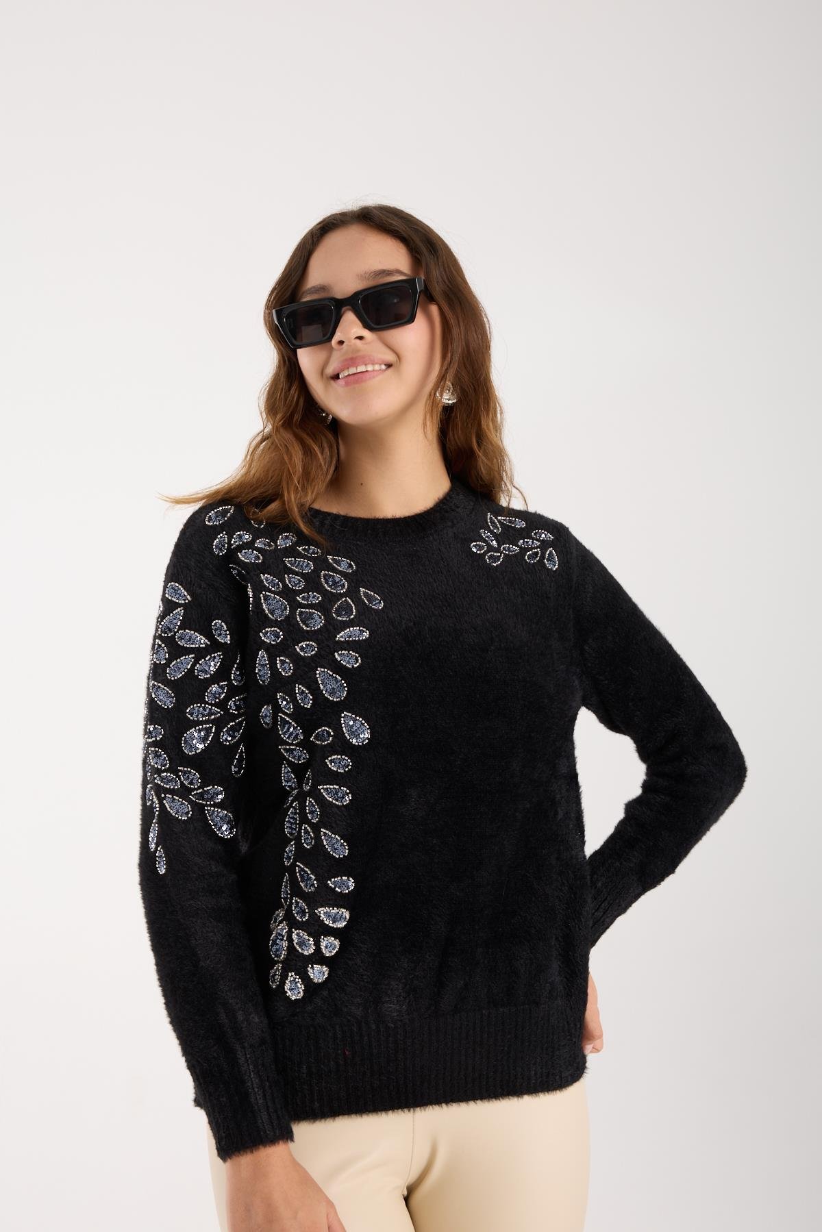 Wholesale Women's Black Crew-Neck Knit Sweater with Beaded Embroidery 0095W26-11609