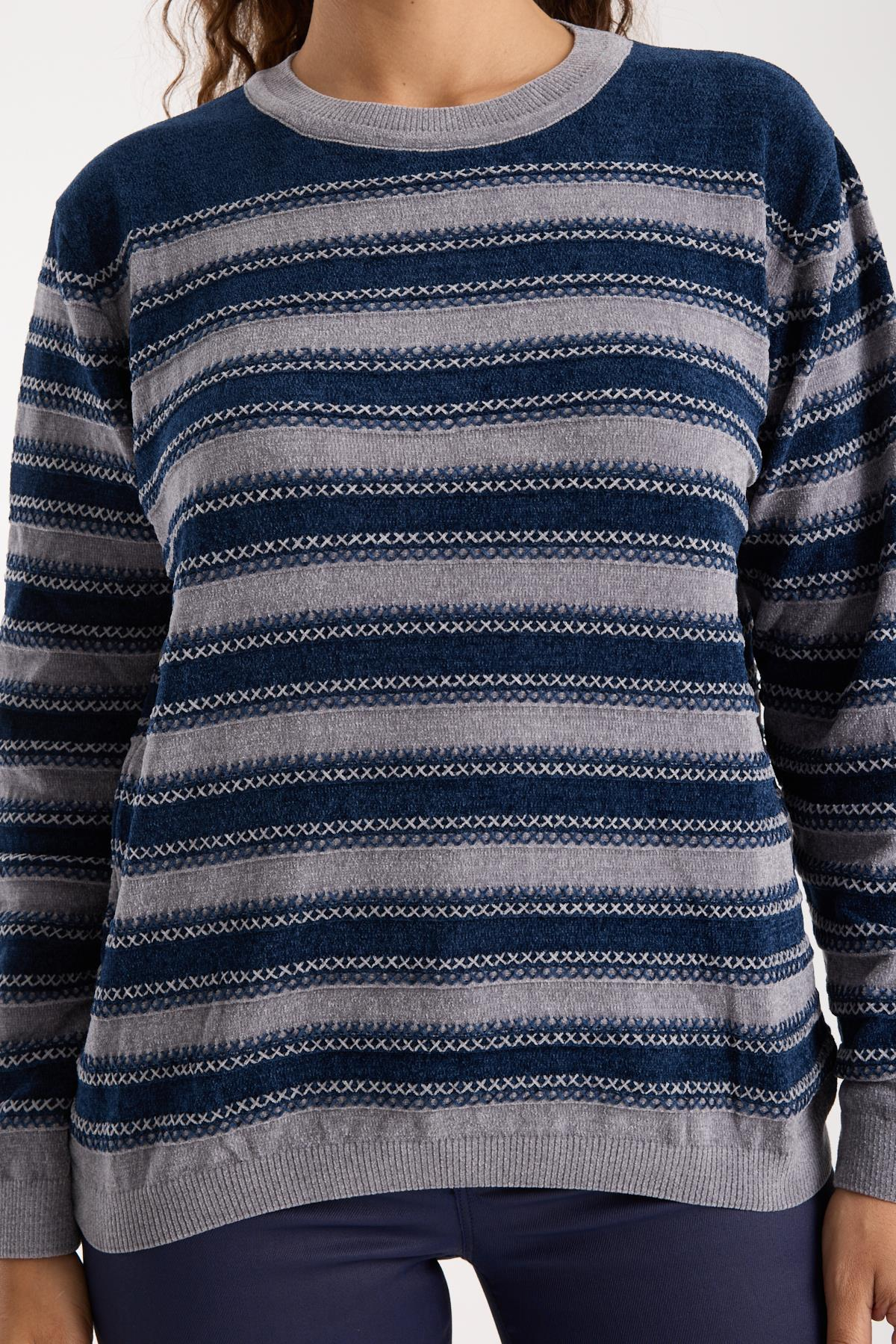 Wholesale Women's Navy-Gray Chenille Velvet Striped Crew-Neck Knit Blouse 0095W26-9004