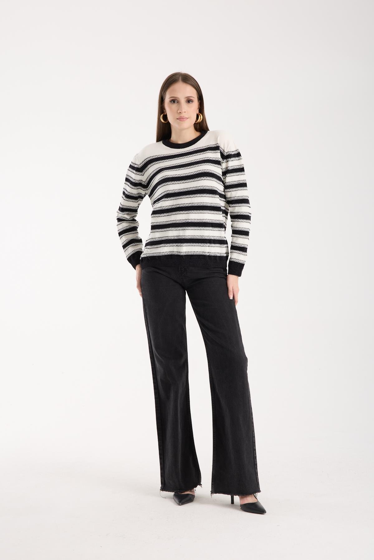 Wholesale Women's White-Black Chenille Velvet Striped Crew-Neck Knit Blouse 0095W26-9004
