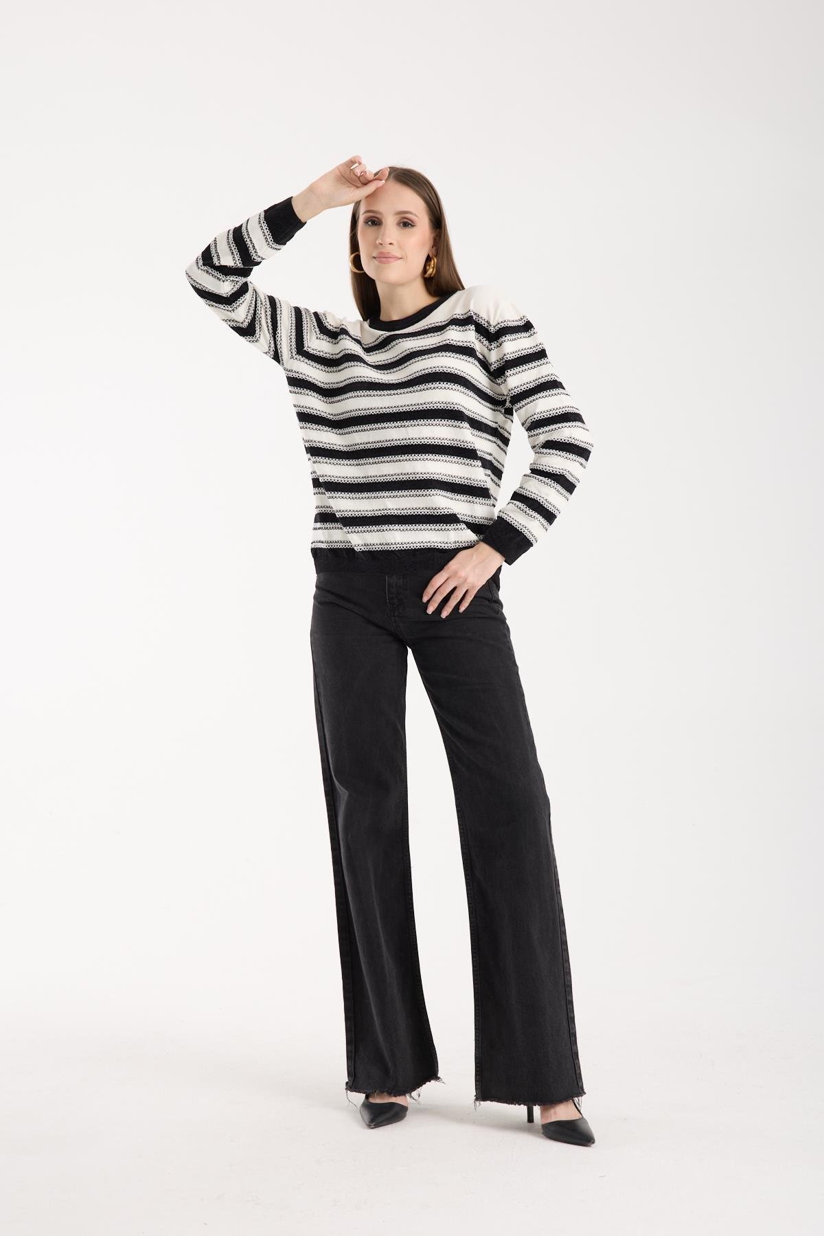 Wholesale Women's White-Black Chenille Velvet Striped Crew-Neck Knit Blouse 0095W26-9004