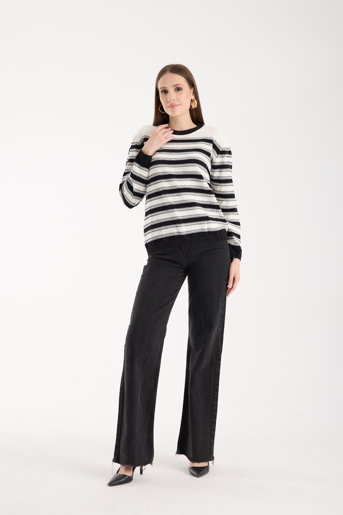 Wholesale Women's White-Black Chenille Velvet Striped Crew-Neck Knit Blouse 0095W26-9004