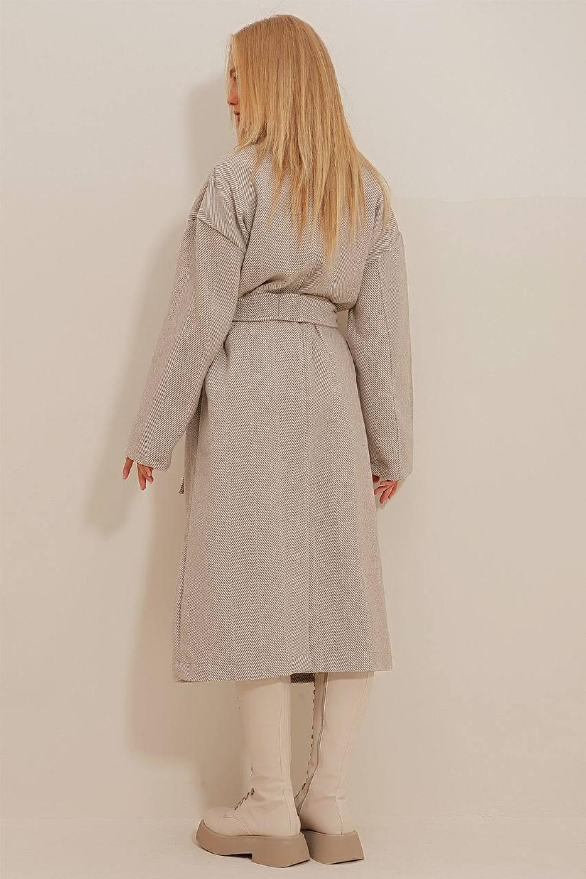 Women coat wholesale Beige color 699607