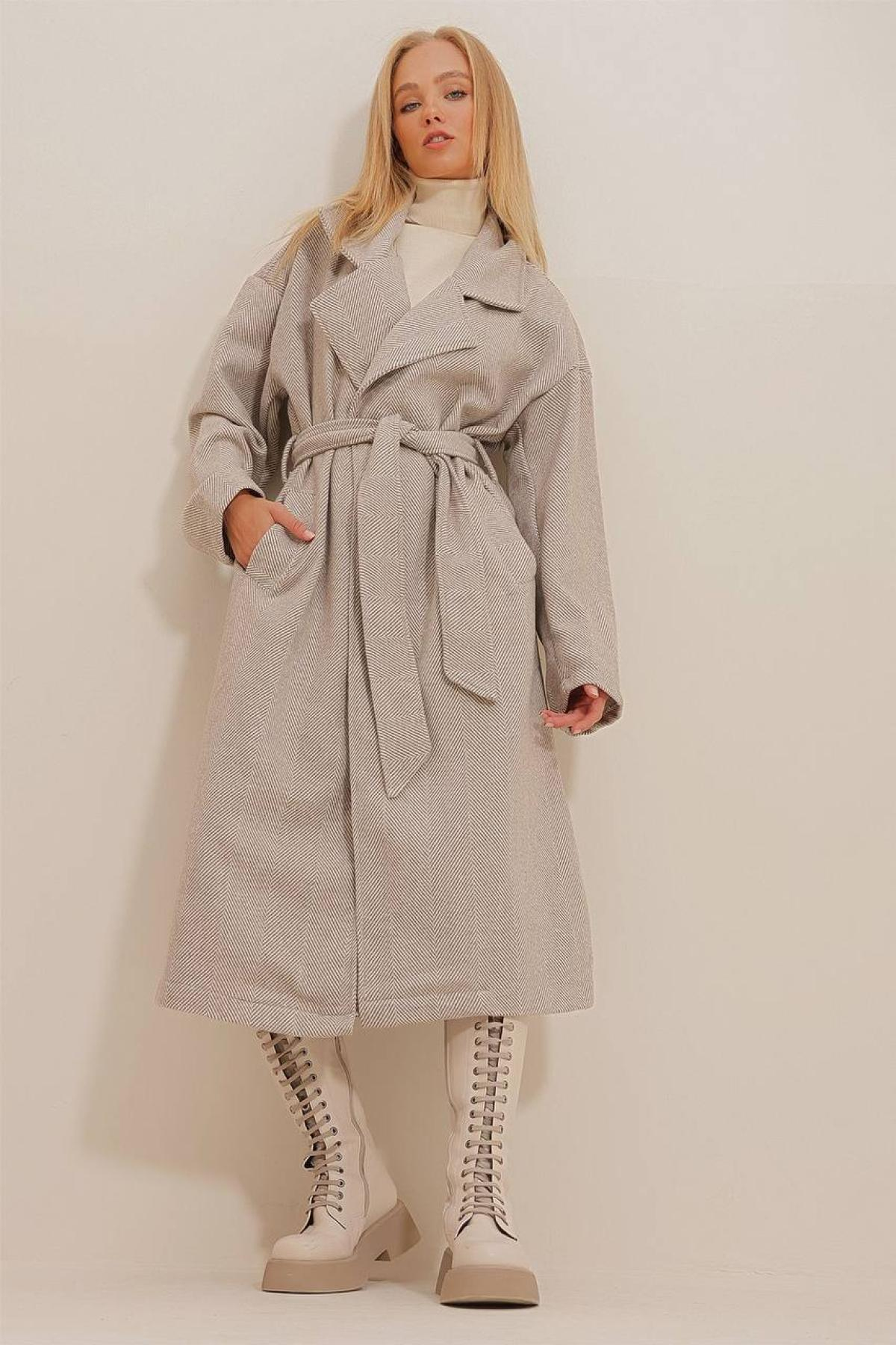 Women coat wholesale Beige color 699607