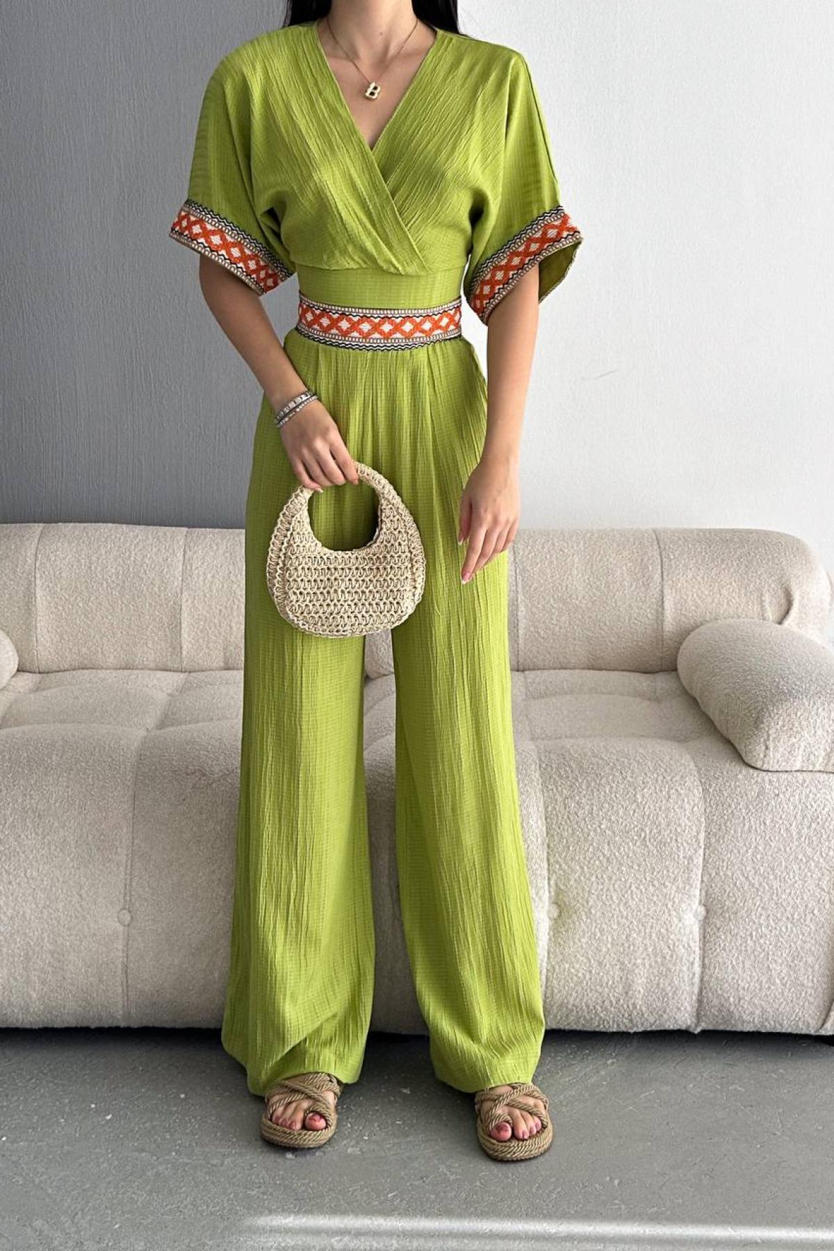 Women cropped blouse and flared pants set wholesale Pistachio color 685061