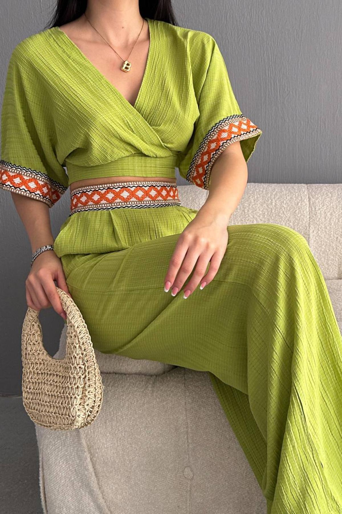 Women cropped blouse and flared pants set wholesale Pistachio color 685061