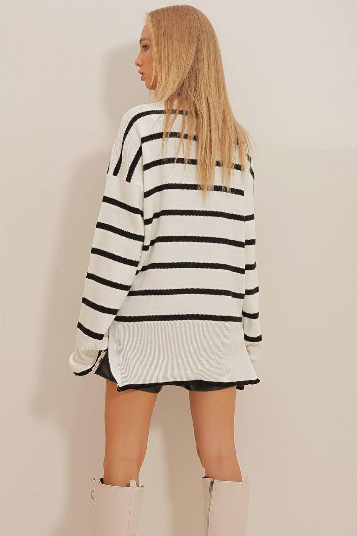 Women sweater wholesale White color 699622